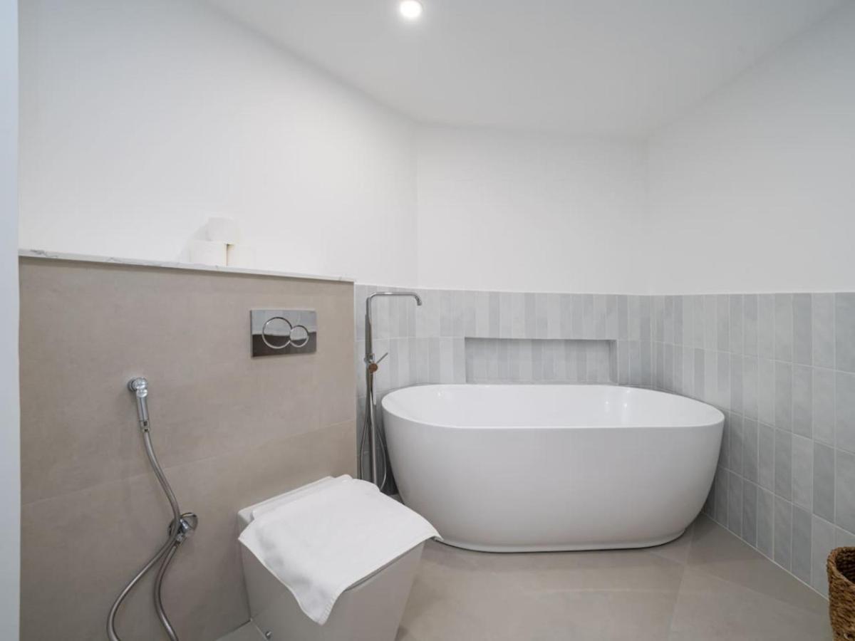 Luxurious Fully Upgraded Palm Jumeirah 2-bed Apartment *