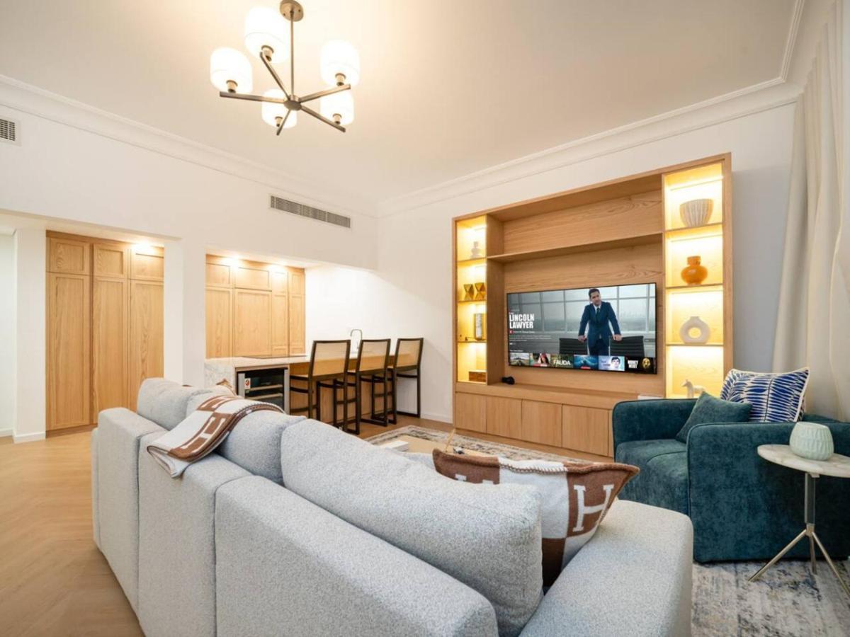 Luxurious Fully Upgraded Palm Jumeirah 2-bed *