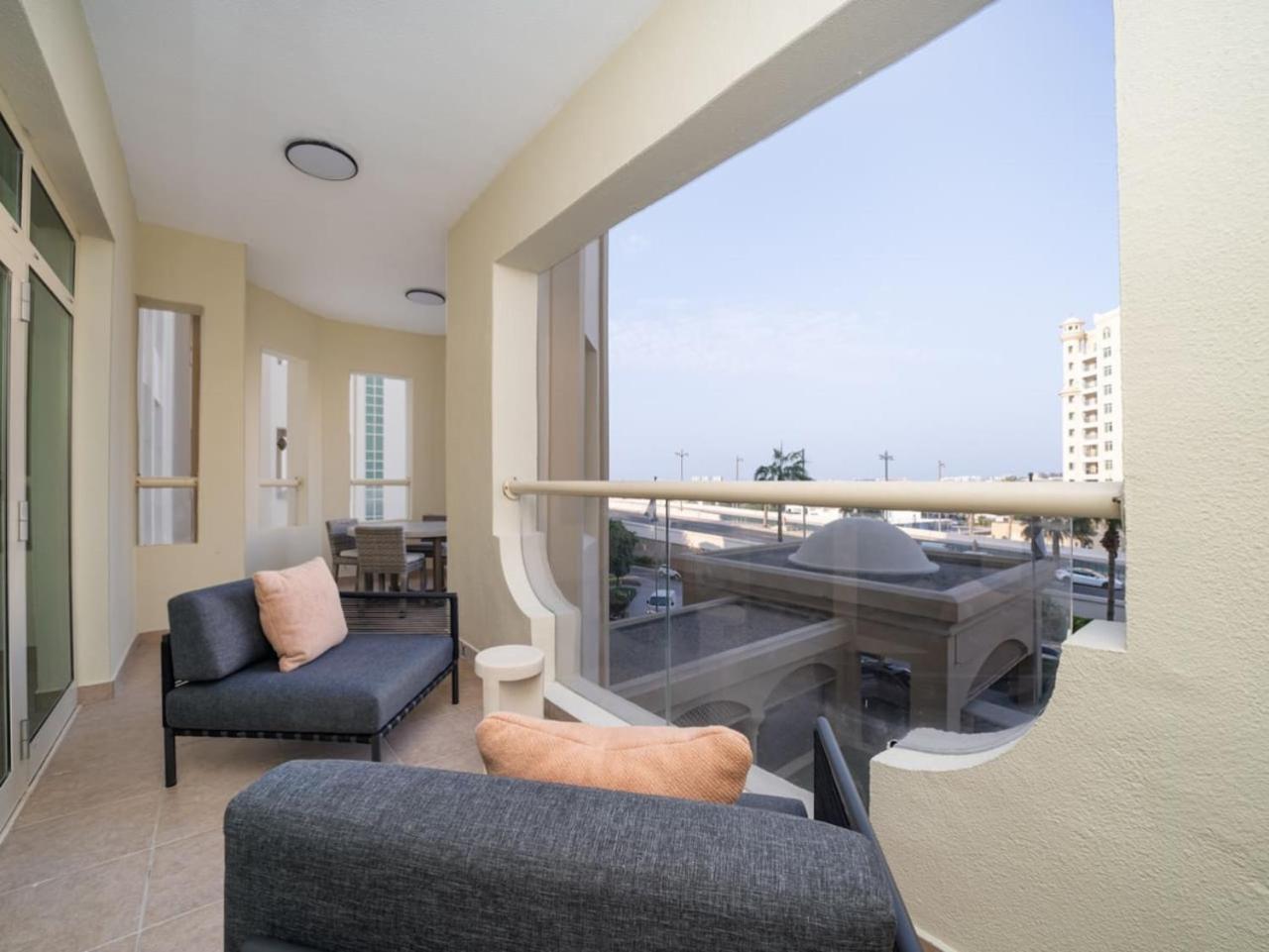 Luxurious Fully Upgraded Palm Jumeirah 2-bed Apartment