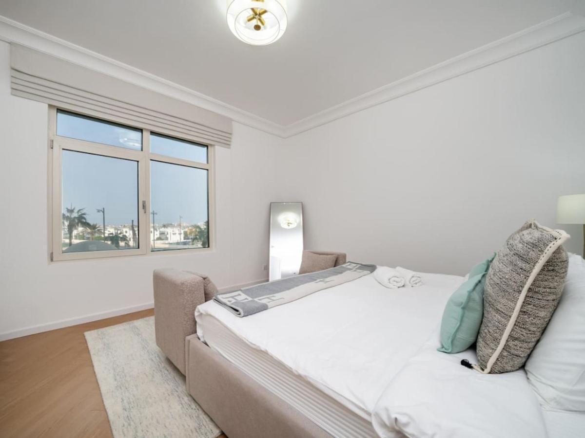 Apartment Luxurious Fully Upgraded Palm Jumeirah 2-bed *