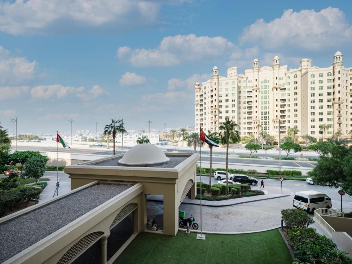 Apartment Luxurious Fully Upgraded Palm Jumeirah 2-bed Dubai