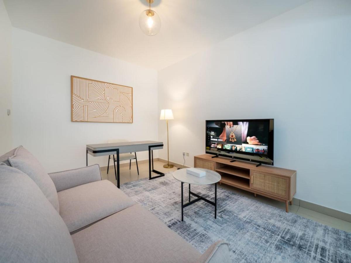 Elegant 2 Bed Downtown Duplex - Prime Location Apartment *