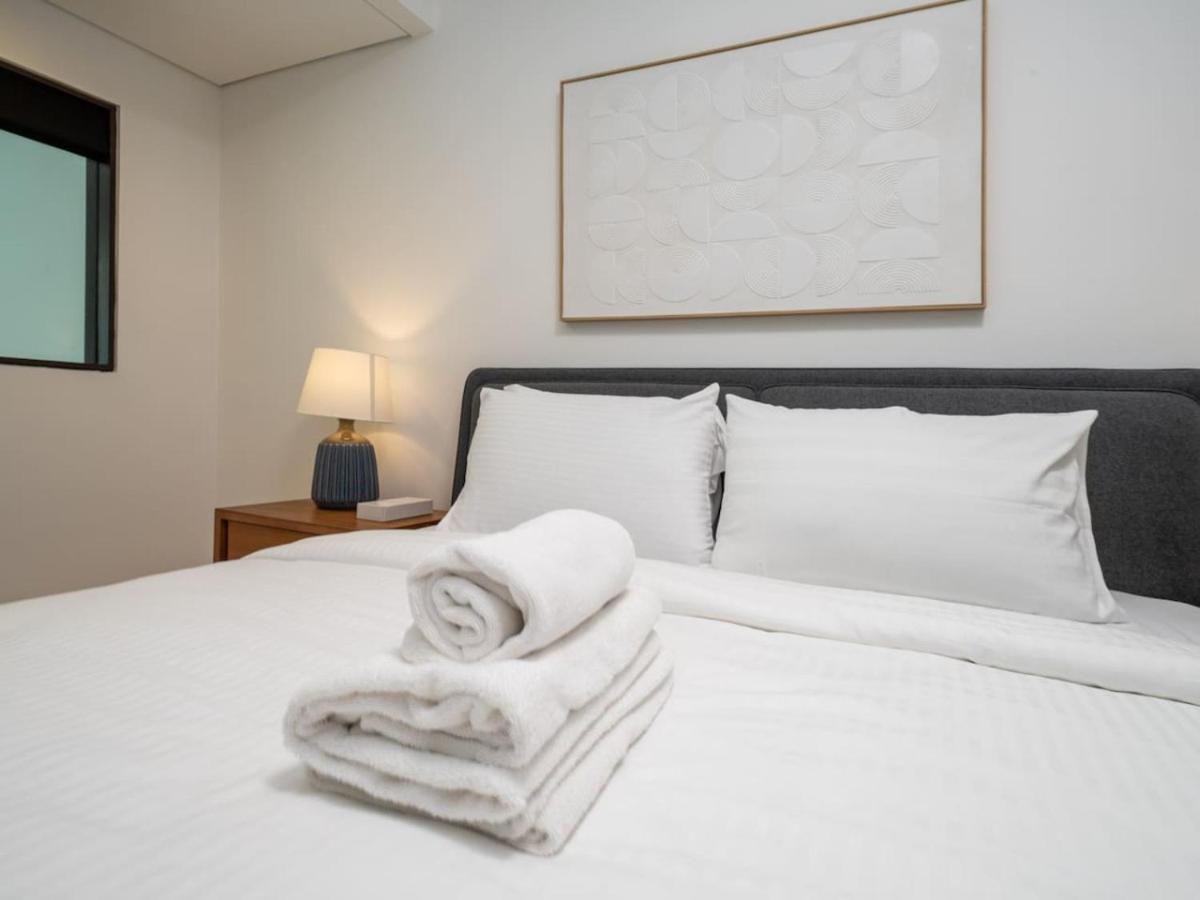 Apartment Elegant 2 Bed Downtown Duplex - Prime Location *