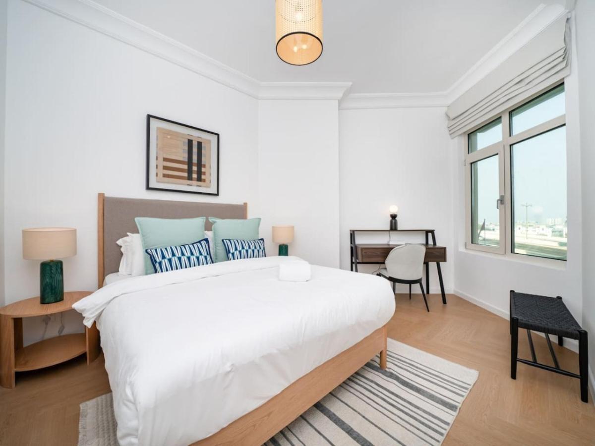 Luxurious Fully Upgraded Palm Jumeirah 2-bed Apartment Dubai
