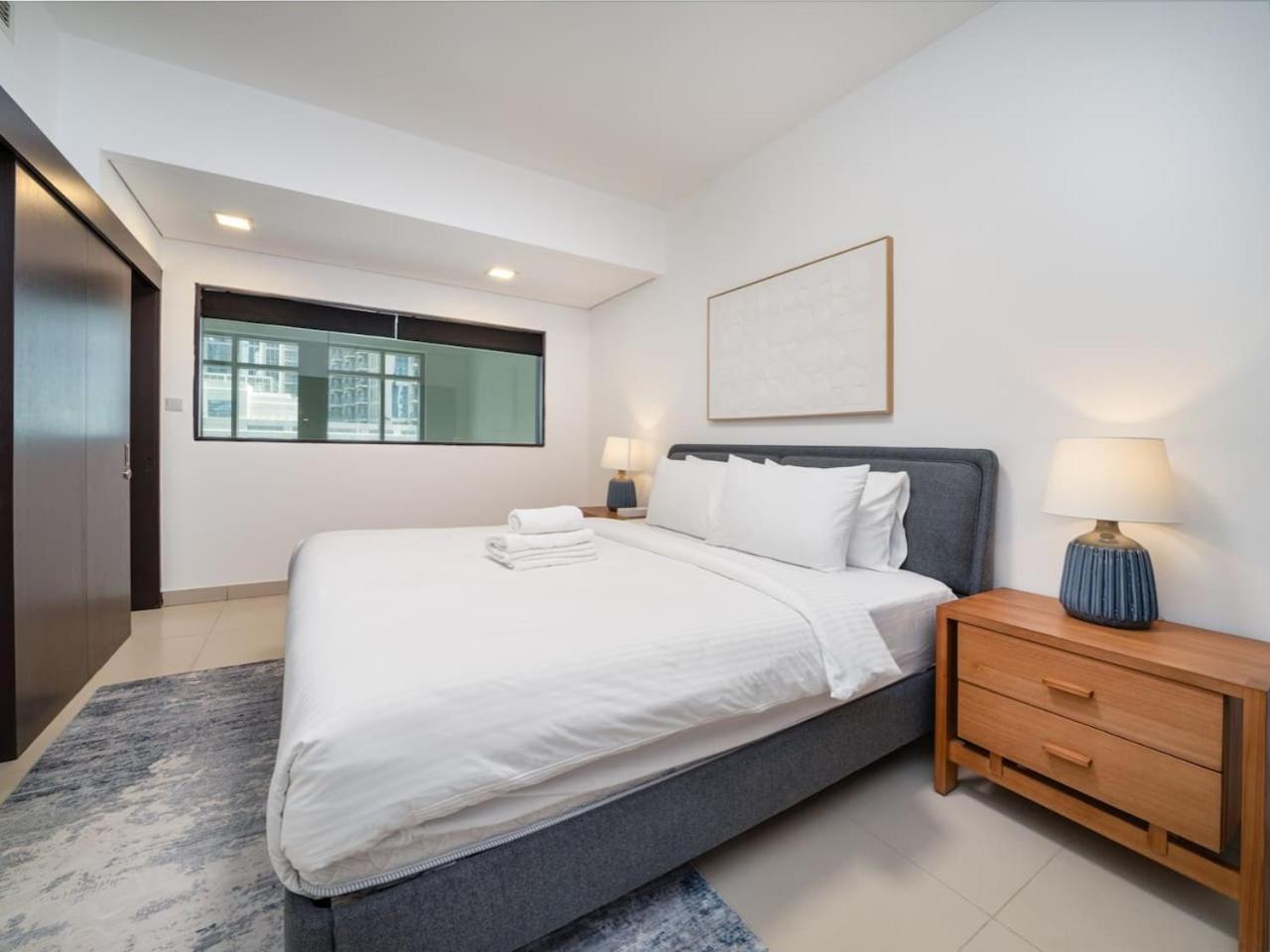 Elegant 2 Bed Downtown Duplex - Prime Location *