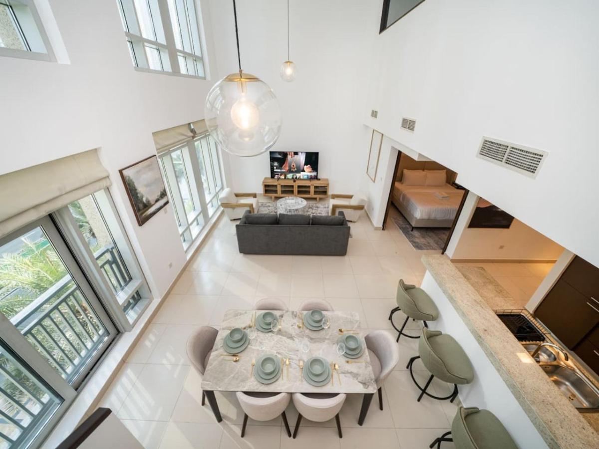 Elegant 2 Bed Downtown Duplex - Prime Location