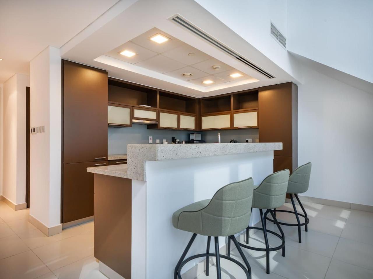 Elegant 2 Bed Downtown Duplex - Prime Location Apartment