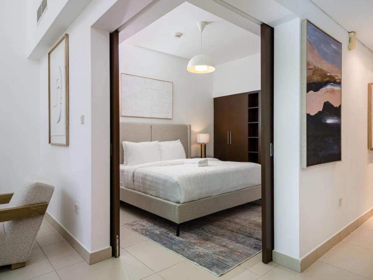Apartment Elegant 2 Bed Downtown Duplex - Prime Location