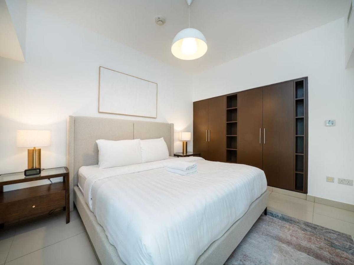 Elegant 2 Bed Downtown Duplex - Prime Location *