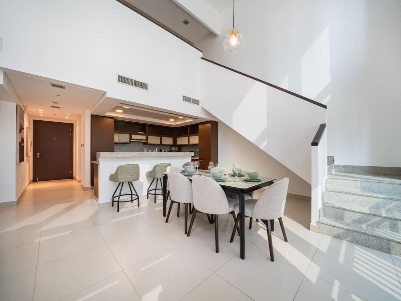 Elegant 2 Bed Downtown Duplex - Prime Location Apartment