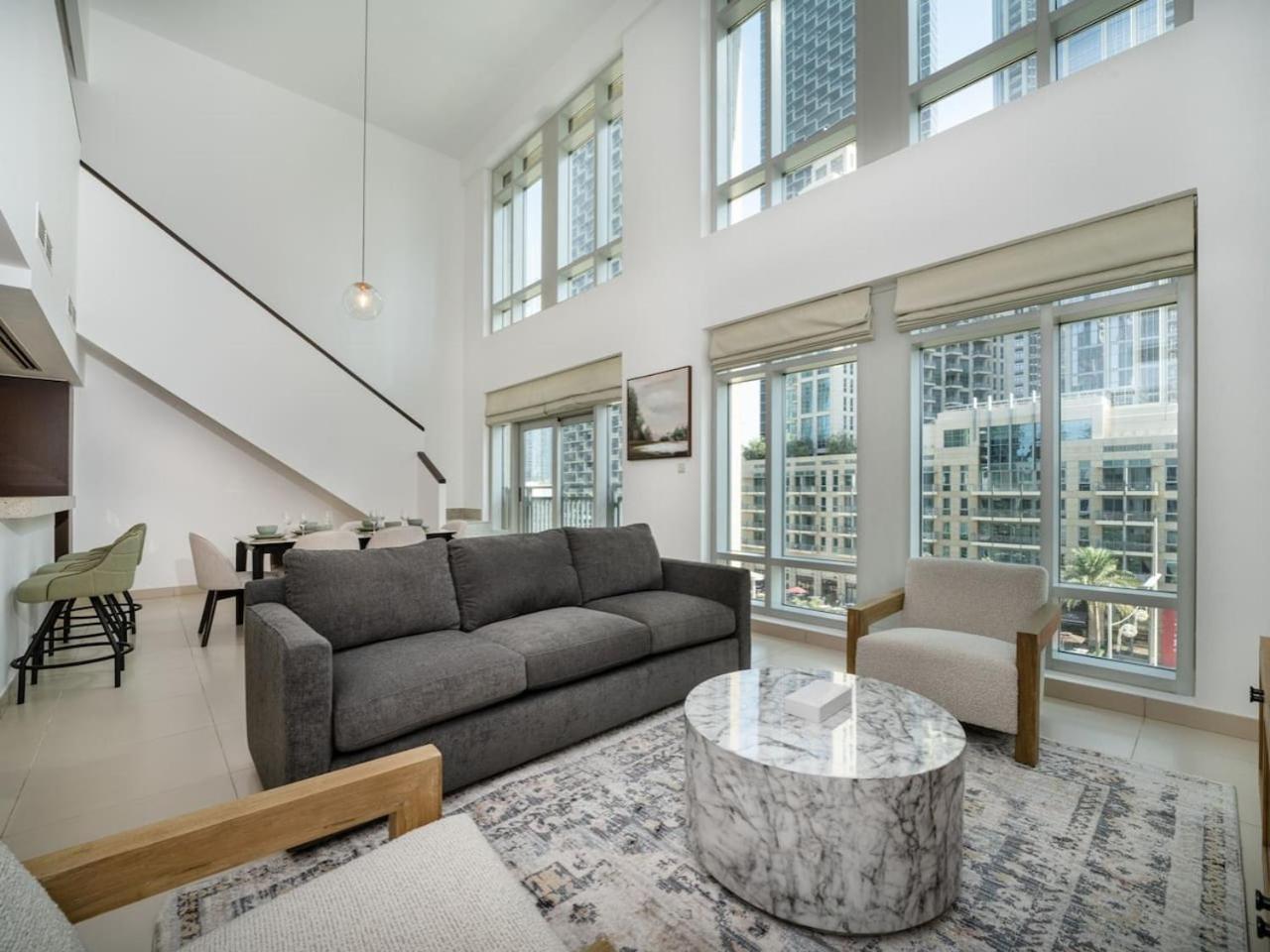 Apartment Elegant 2 Bed Downtown Duplex - Prime Location
