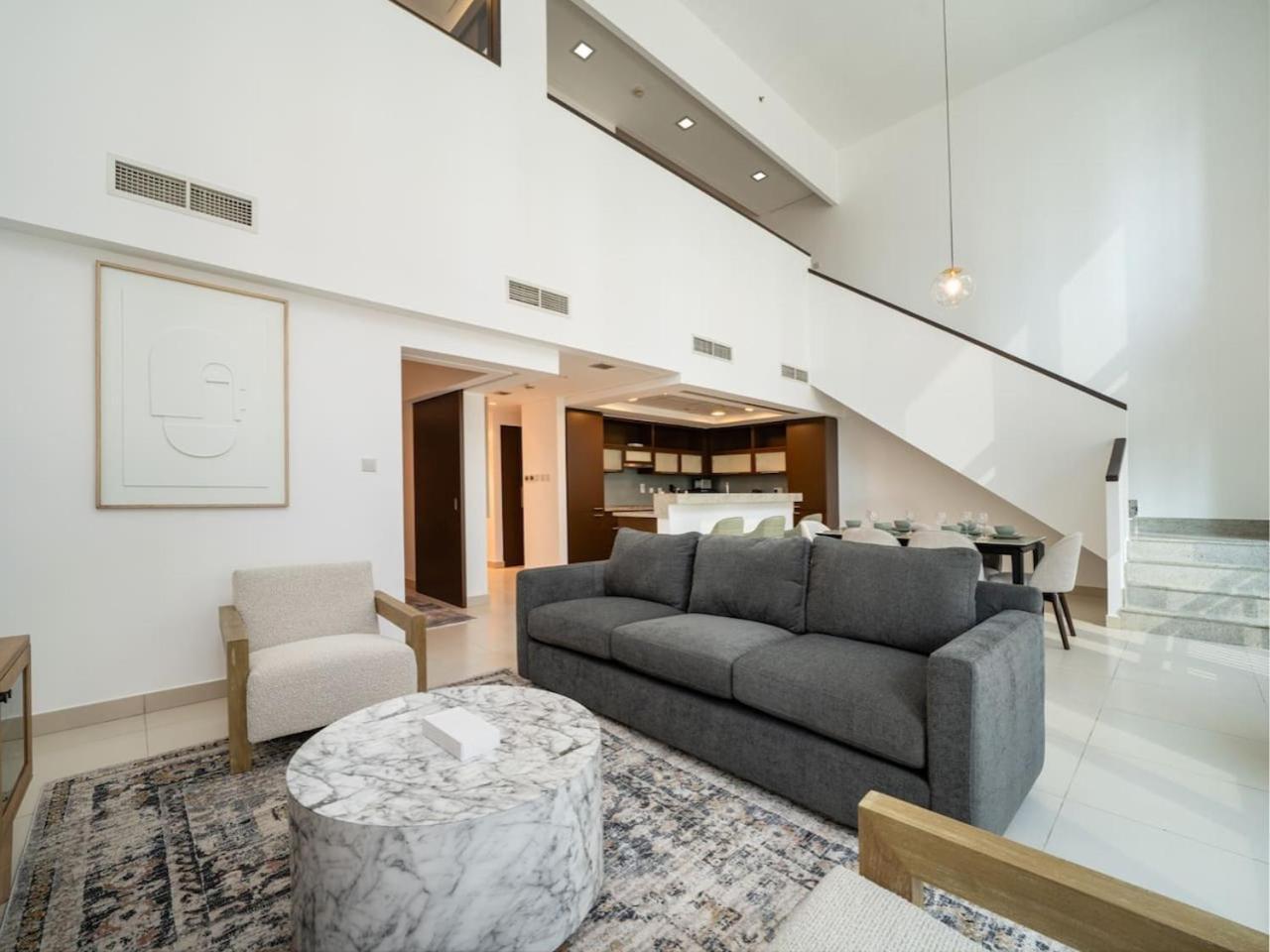 Elegant 2 Bed Downtown Duplex - Prime Location Apartment