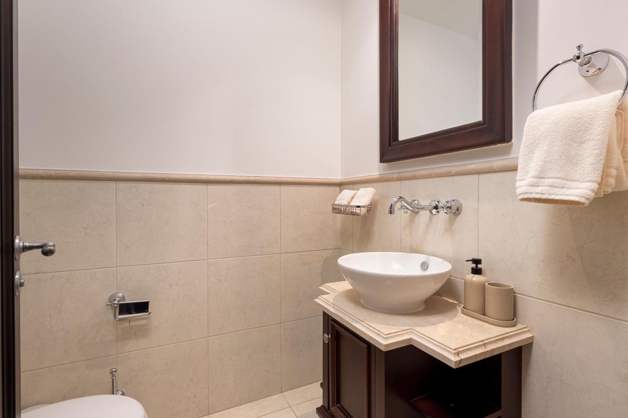 New Old Town Burj Khalifa View With 1 Bedroom And Extra Powder Apartment