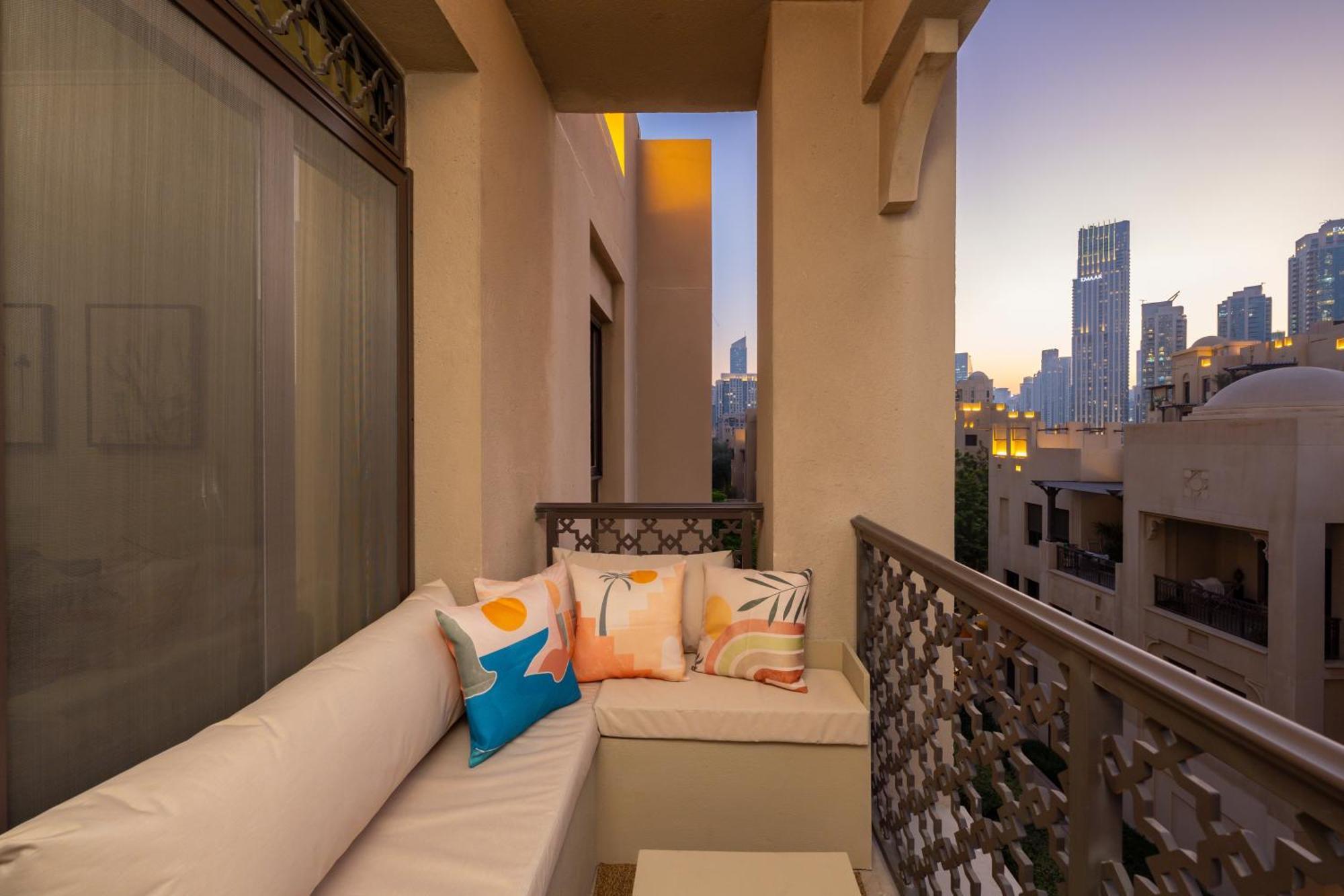 New Old Town Burj Khalifa View With 1 Bedroom And Extra Powder