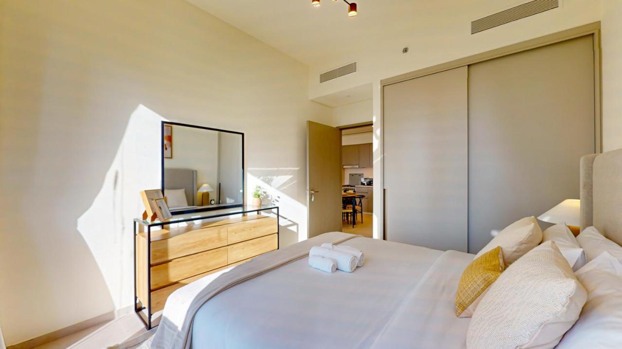 Grande - Contemporary One Bedroom * Dubai