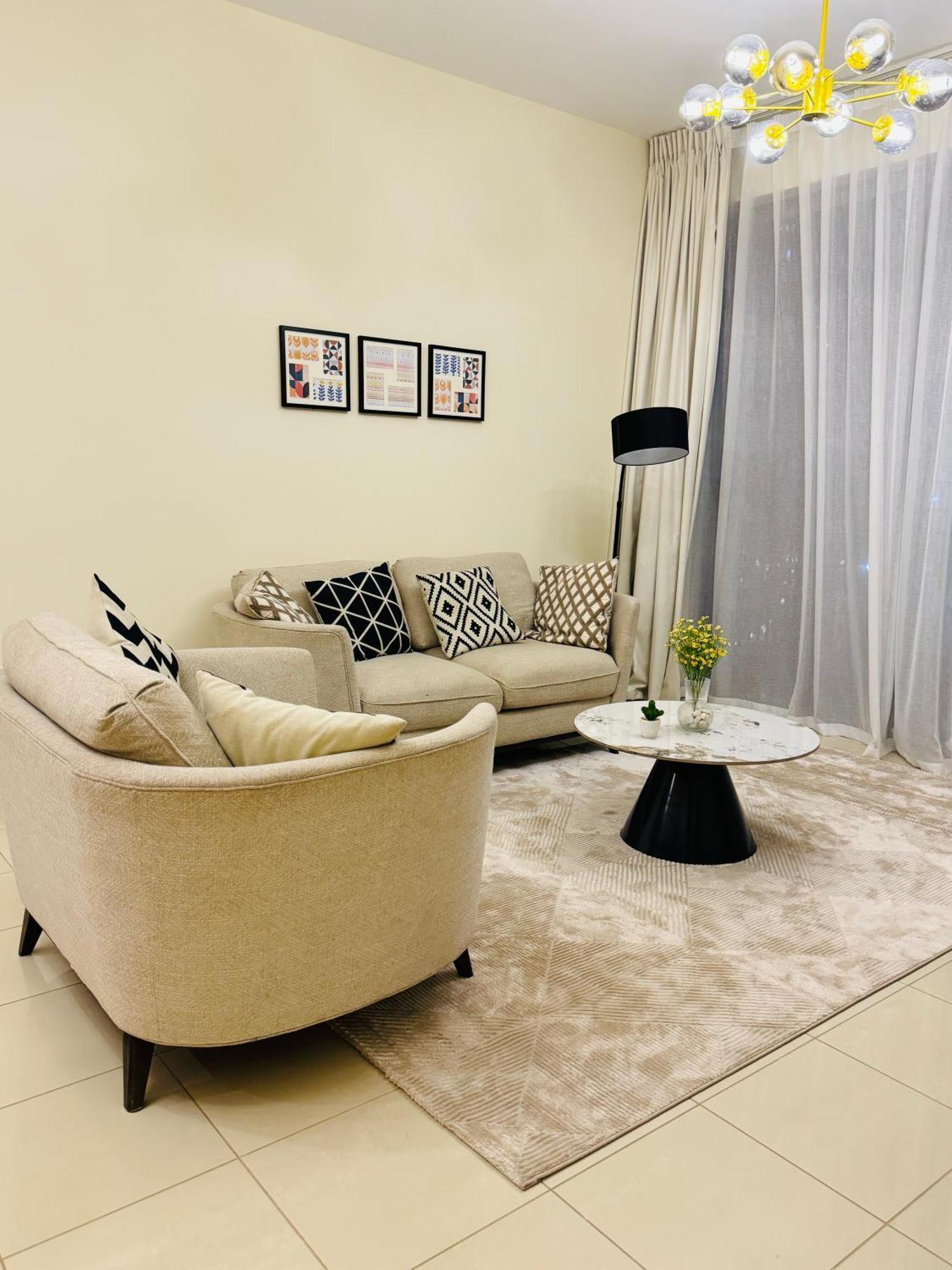 Apartment In Opposite To Burj Khalifa *