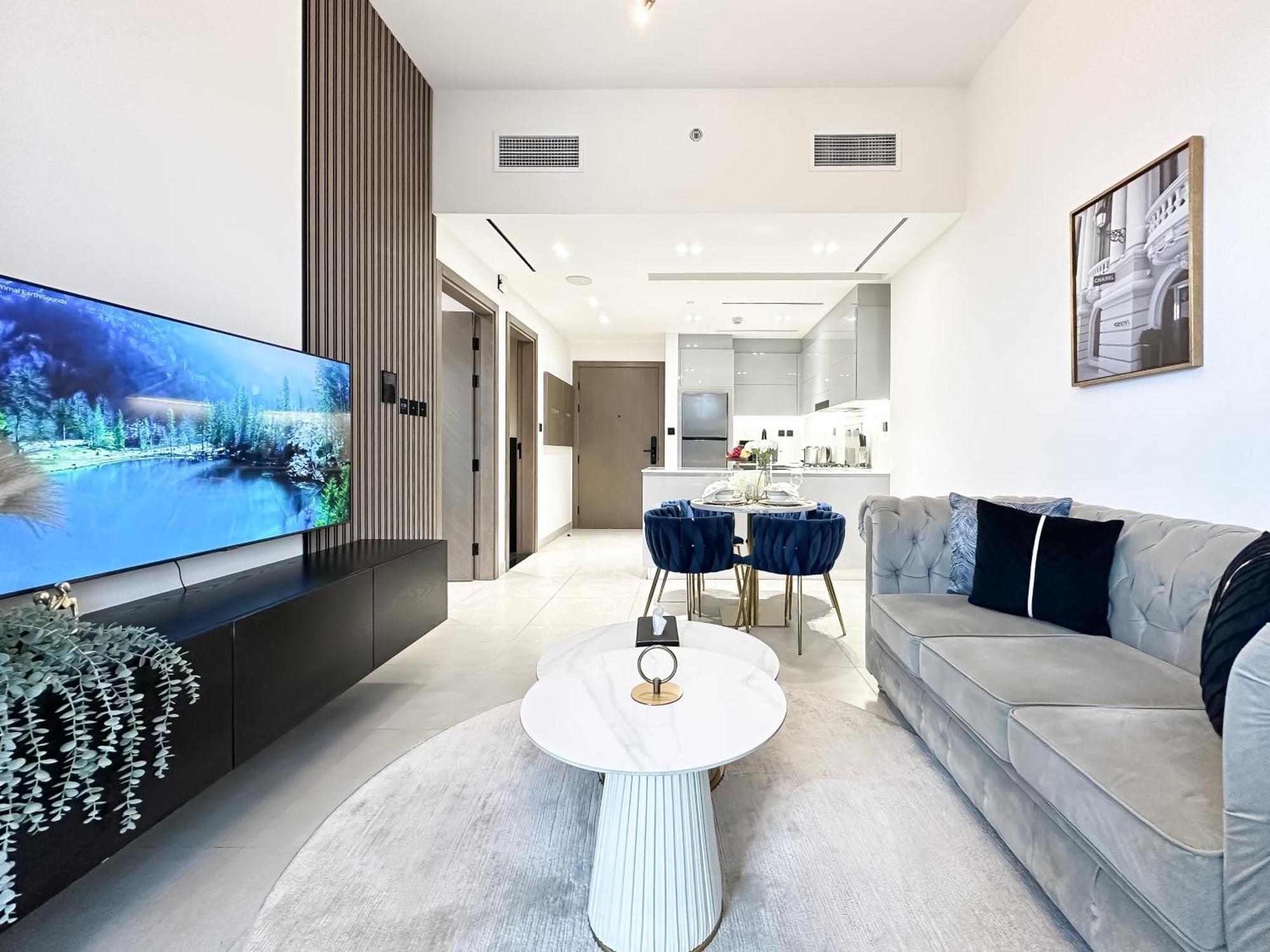 Apartment Trophy Lux With Garden Balcony And Burj Khalifa Views Dubai
