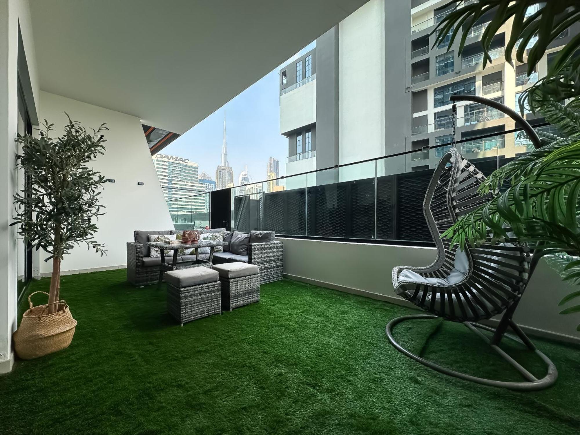 Trophy Lux With Garden Balcony And Burj Khalifa Views Dubai