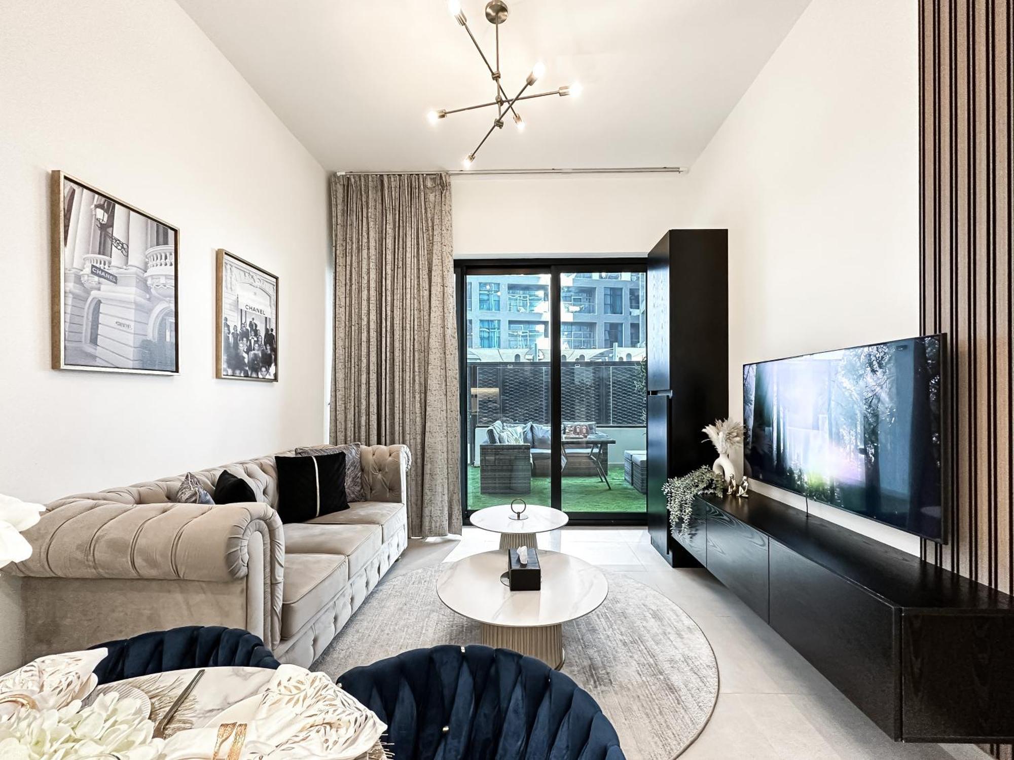 Apartment Trophy Lux With Garden Balcony And Burj Khalifa Views Dubai