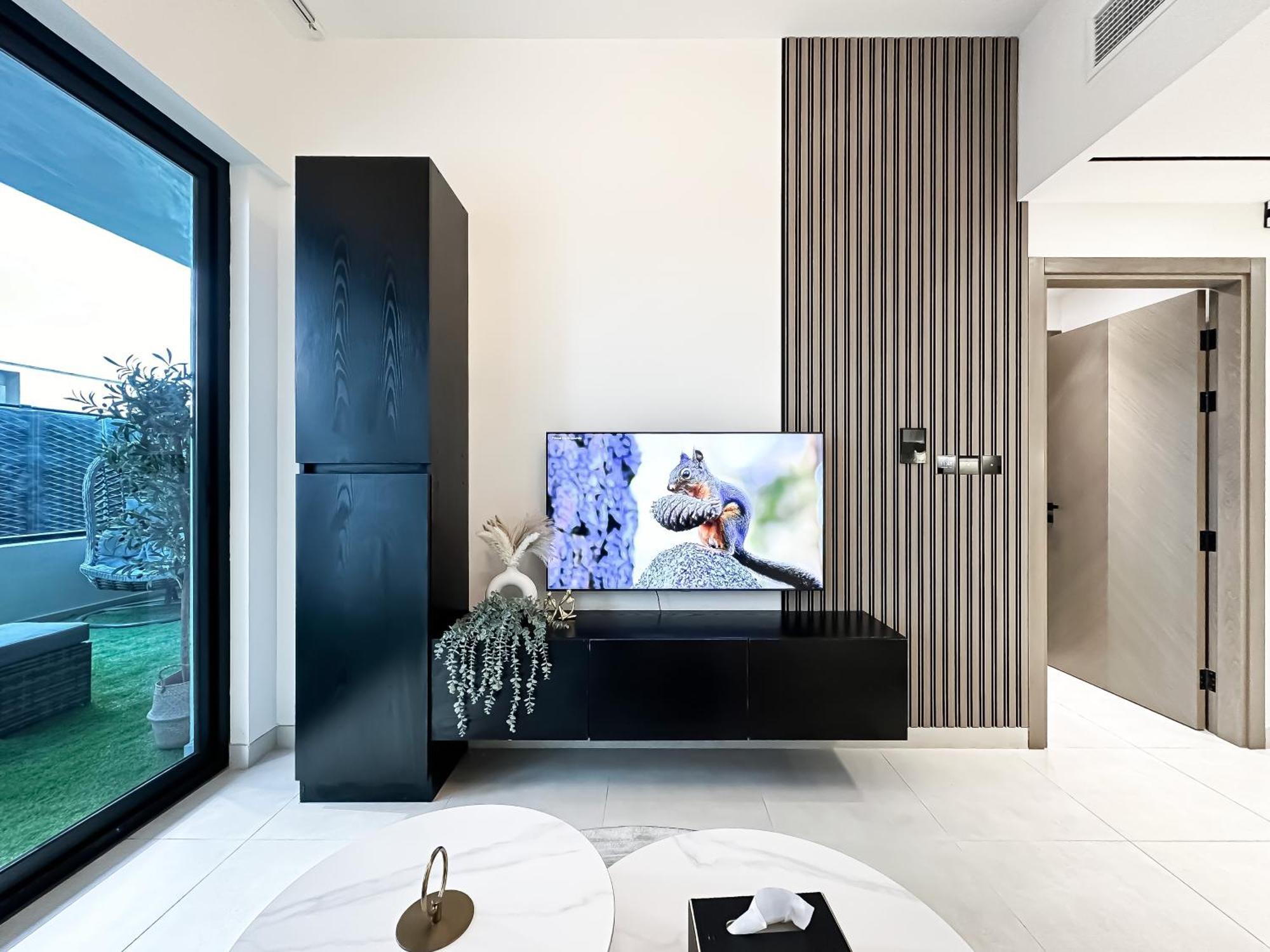 Trophy Lux With Garden Balcony And Burj Khalifa Views Apartment