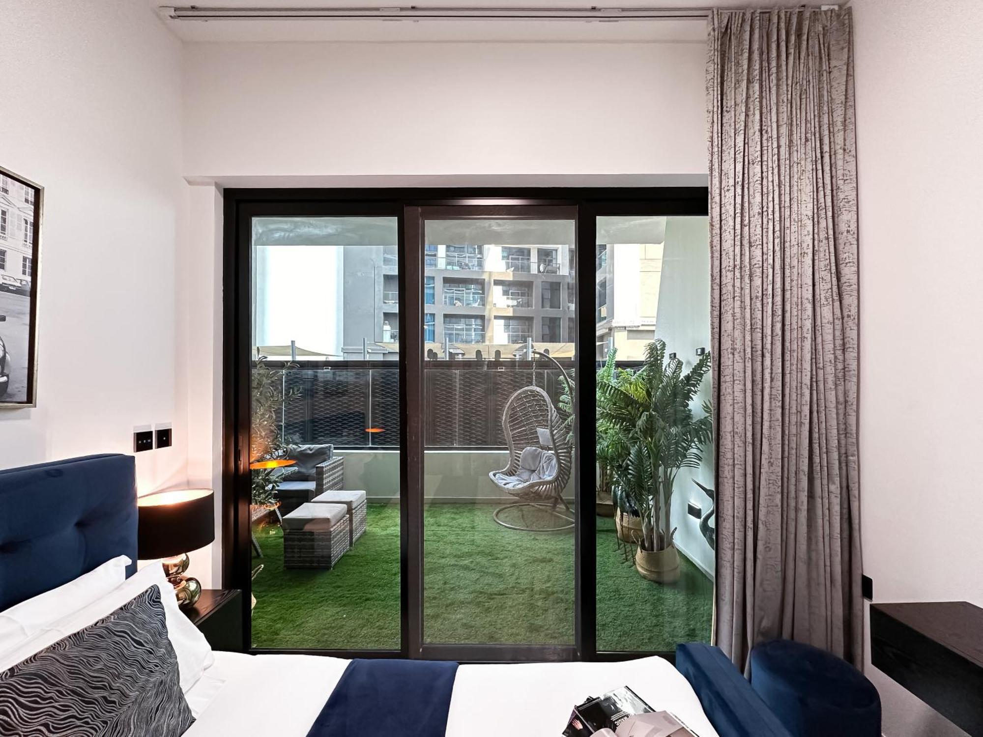 Apartment Trophy Lux With Garden Balcony And Burj Khalifa Views Dubai