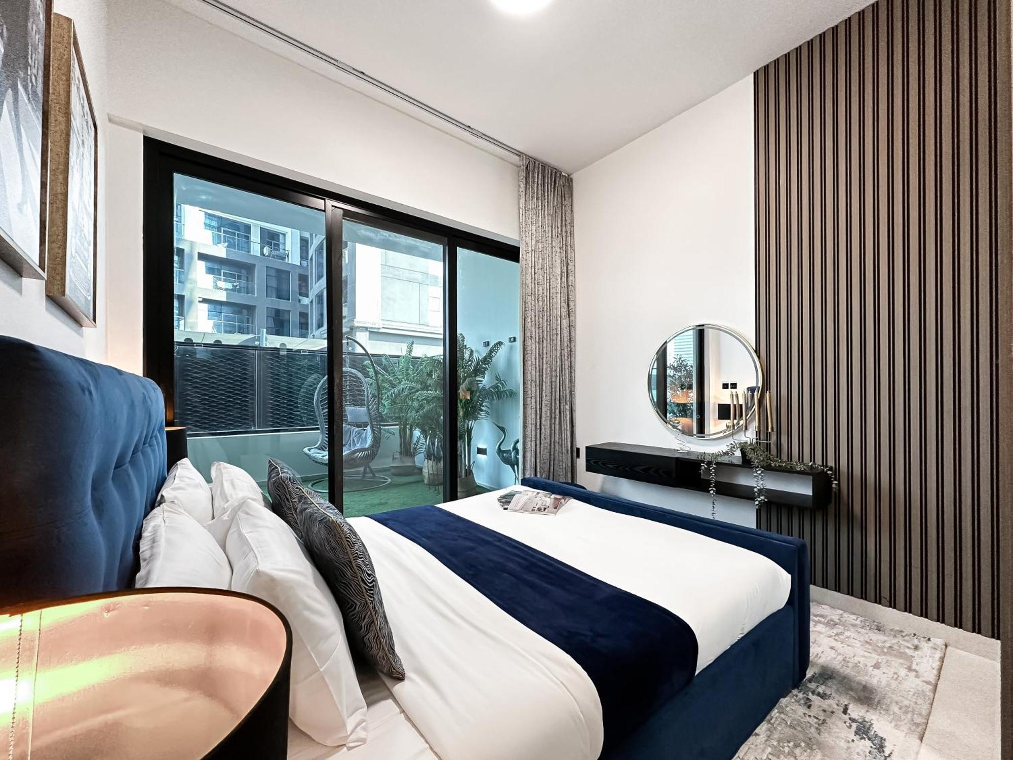 Trophy Lux With Garden Balcony And Burj Khalifa Views