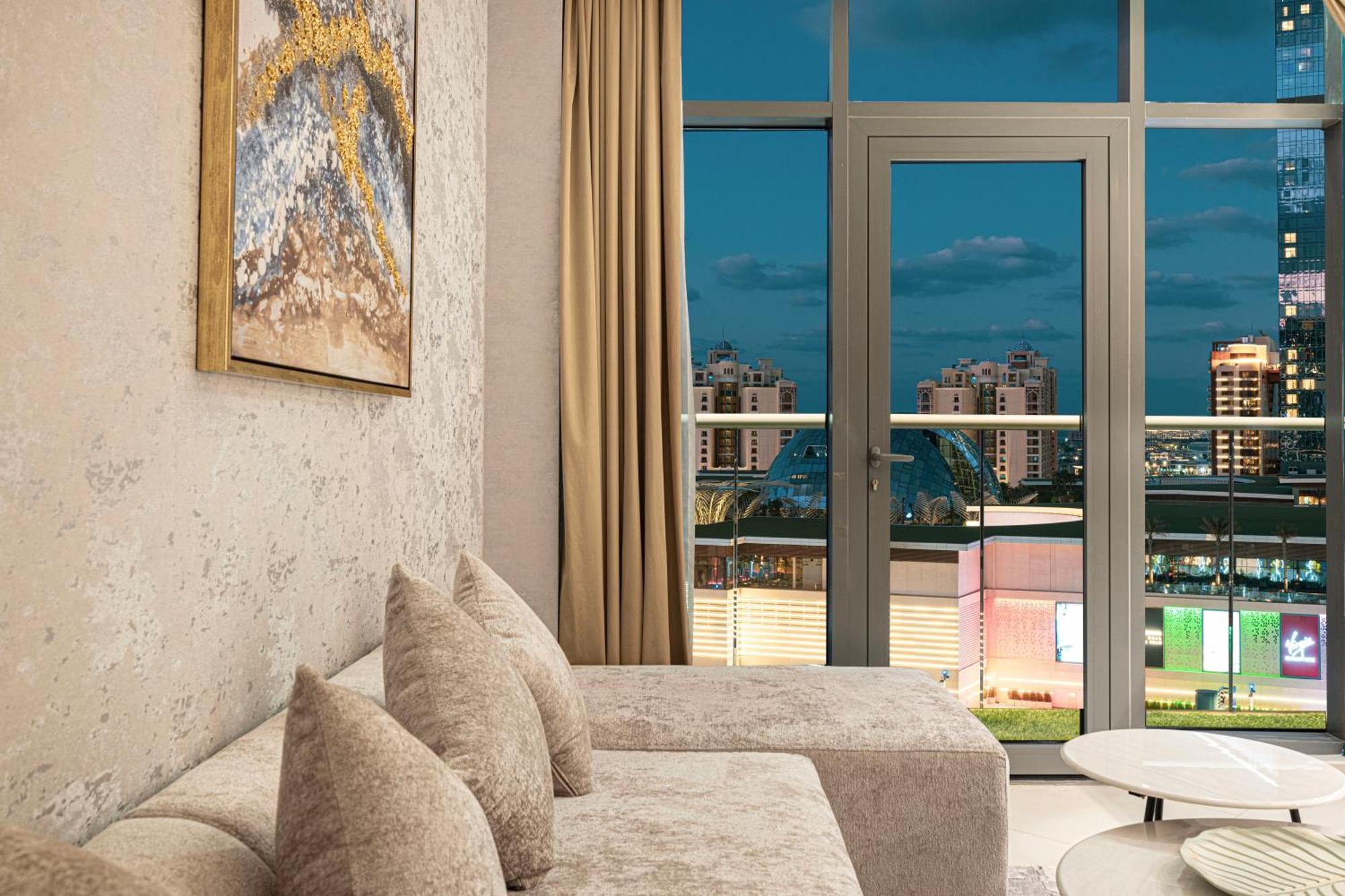 Palm Jumeirah - Free Infinity Pool & Private Beach Apartment Dubai