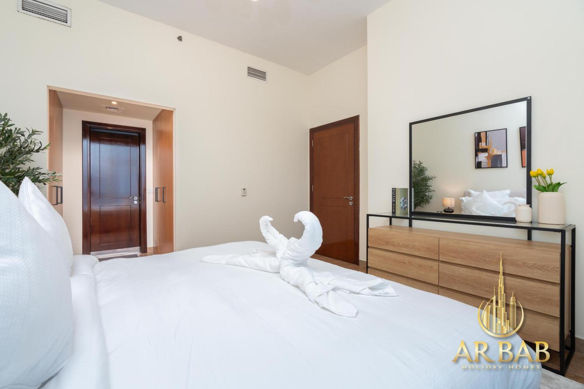 Hamilton Residence - Premium 1Br Best Canal View - Business Bay Apartment *