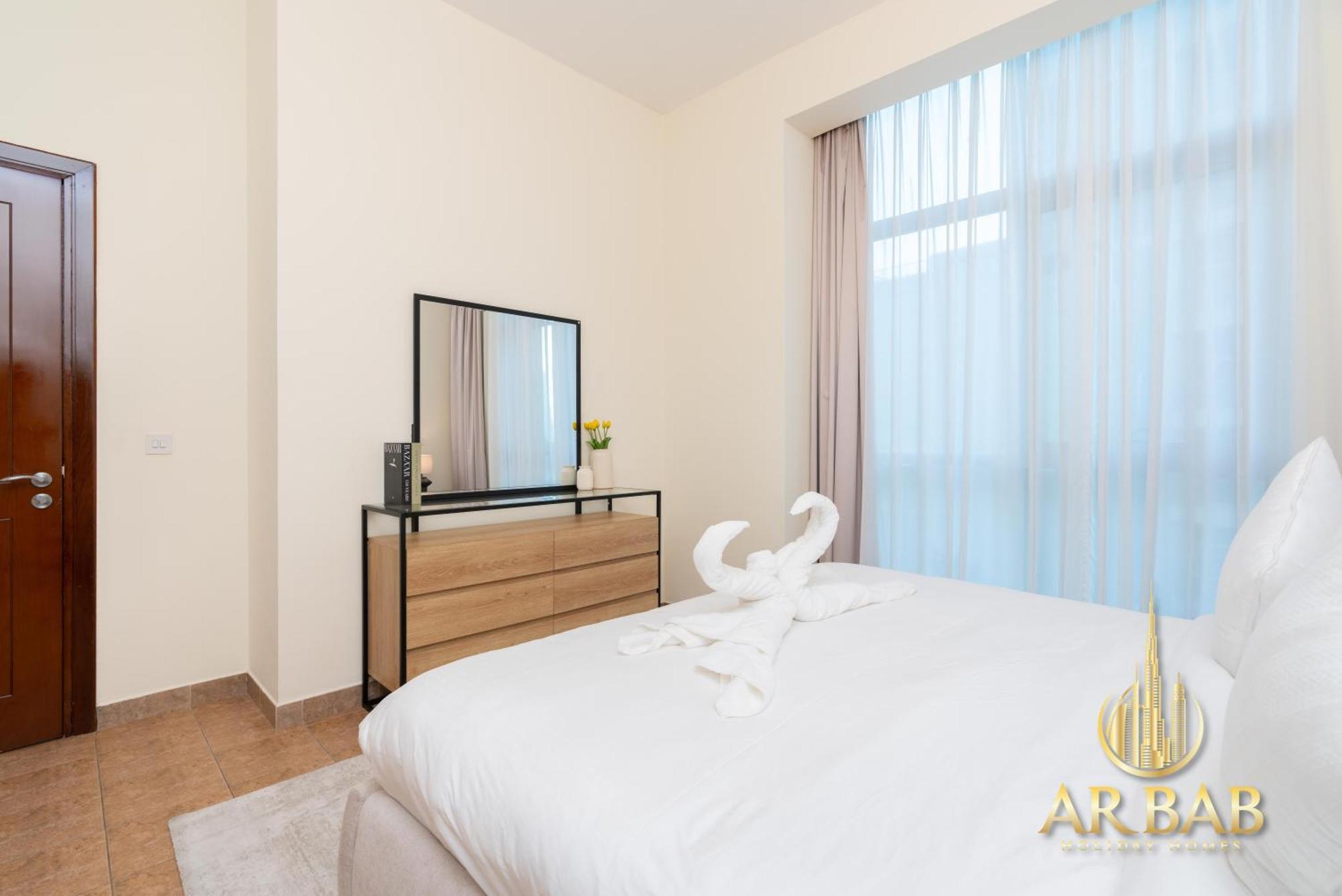 Hamilton Residence - Premium 1Br Best Canal View - Business Bay Apartment