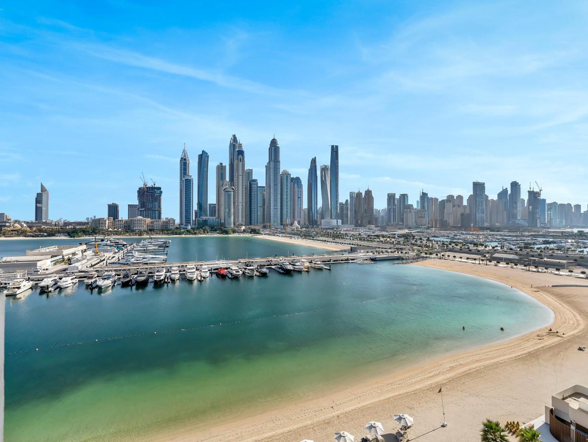 Chic 1 Bedroom On Private In Harbour Apartment Dubai