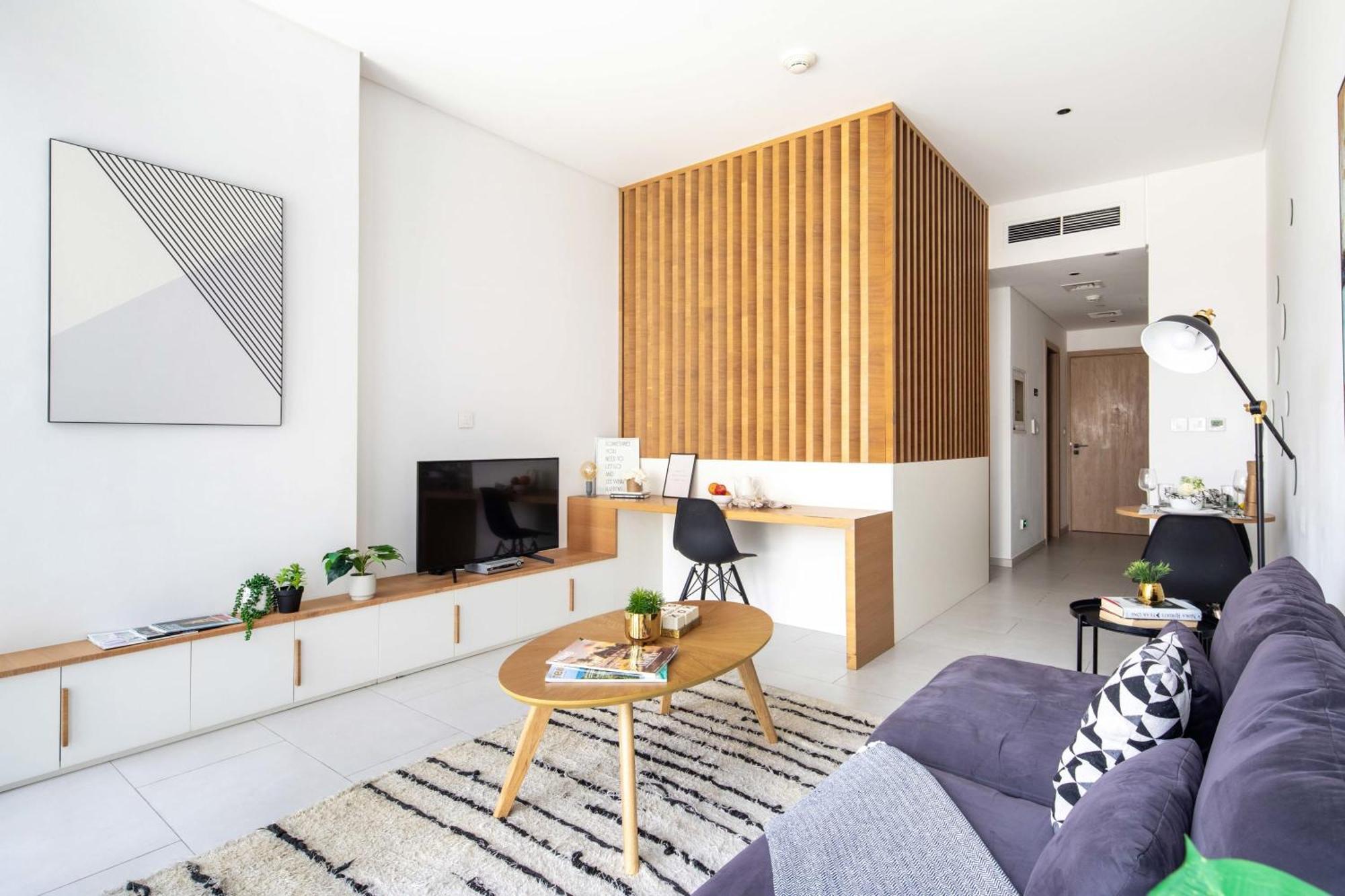 Frank Porter - Marquise Square Tower Apartment *