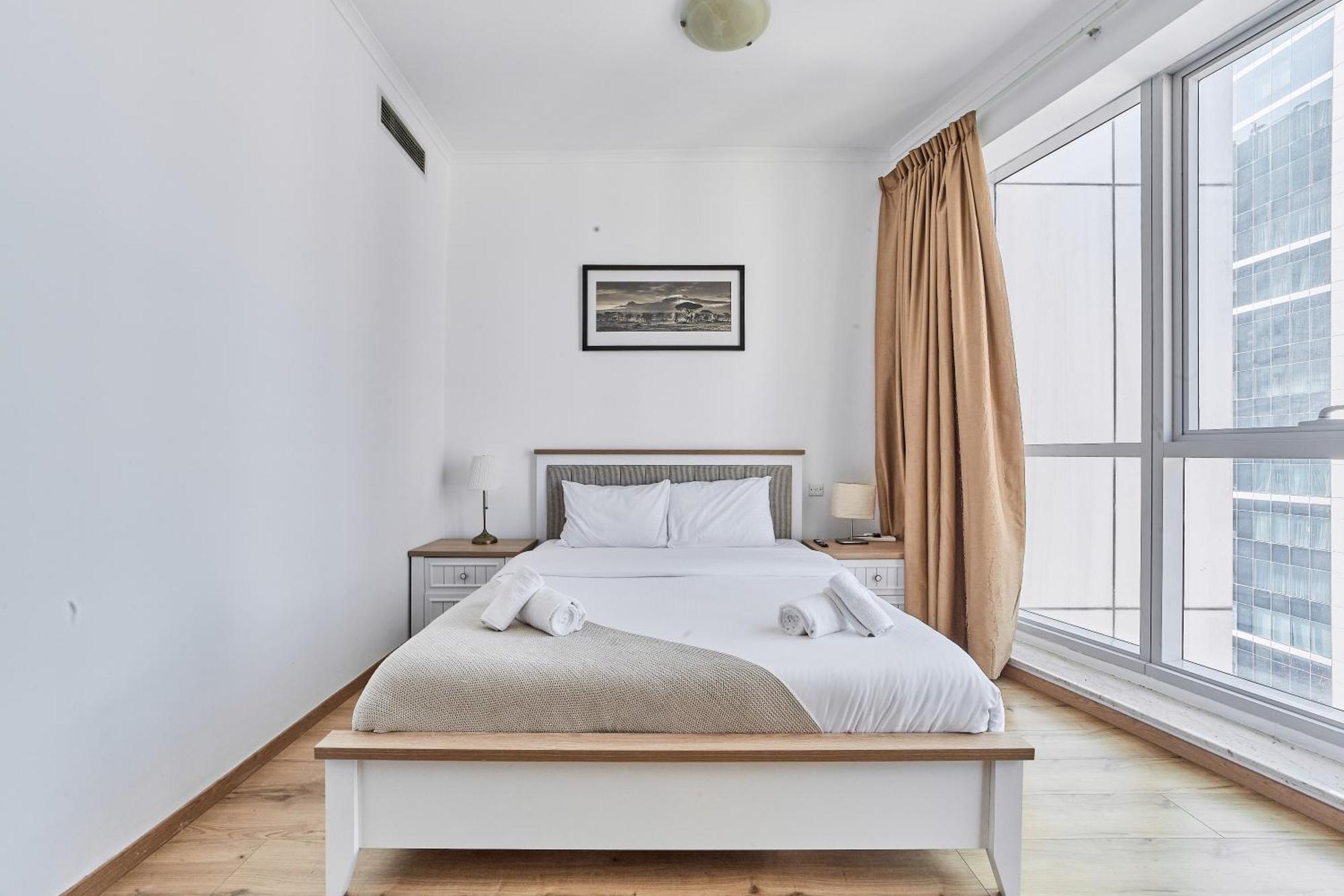 Spacious 2br In Vibrant Marina Dubai