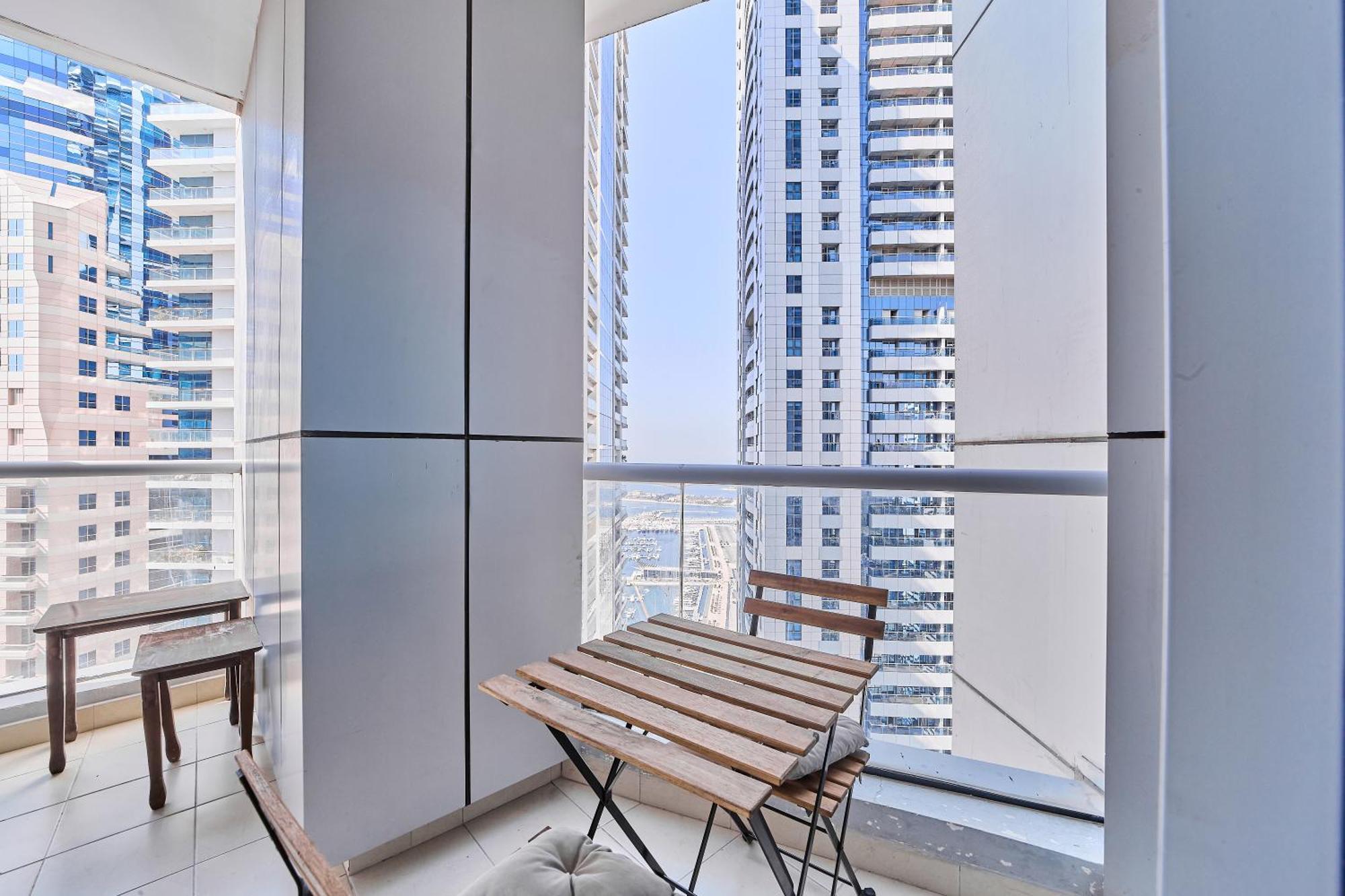 Spacious 2br In Vibrant Marina Apartment Dubai