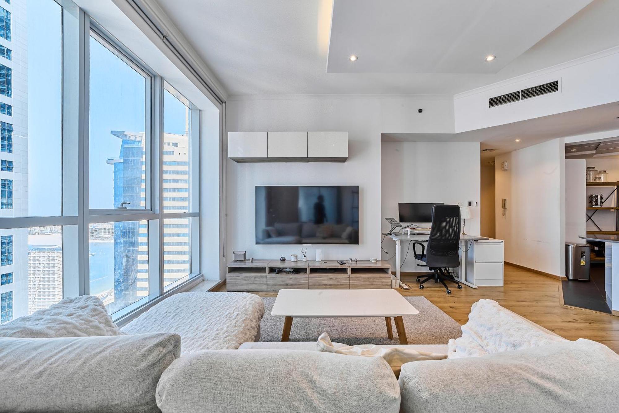 Apartment Spacious 2br In Vibrant Marina Dubai