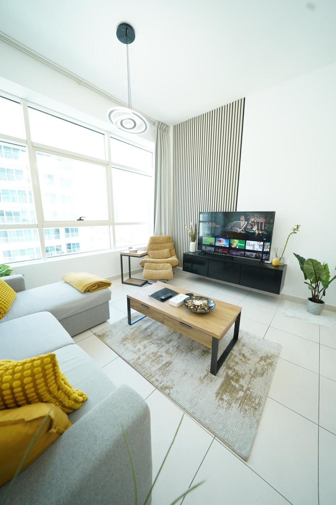 Exquisite Marina View 2 Bedrooms Near Metro And Marina Mall Apartment Dubai