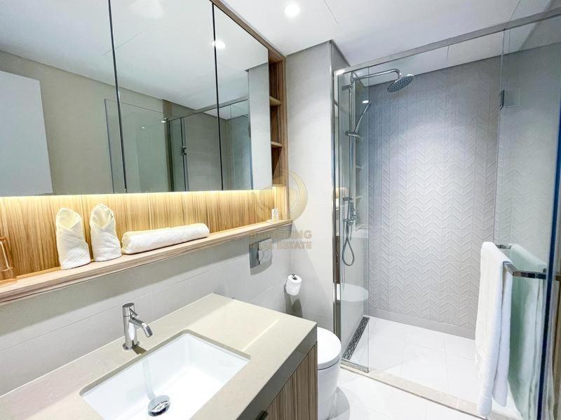 Apartment Spacious 1br With View , 5mins To Downtown - 607 *