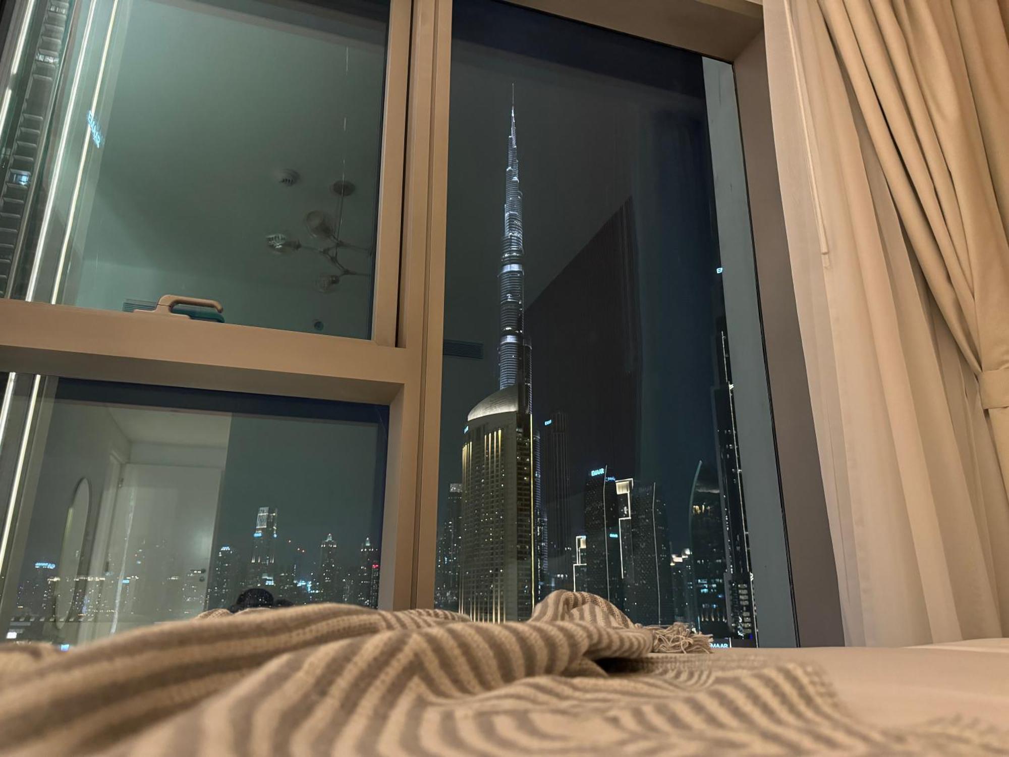 Apartment Mall Connected! Amazing Burj Khalifa View! Excellent Pool & Gym Access!