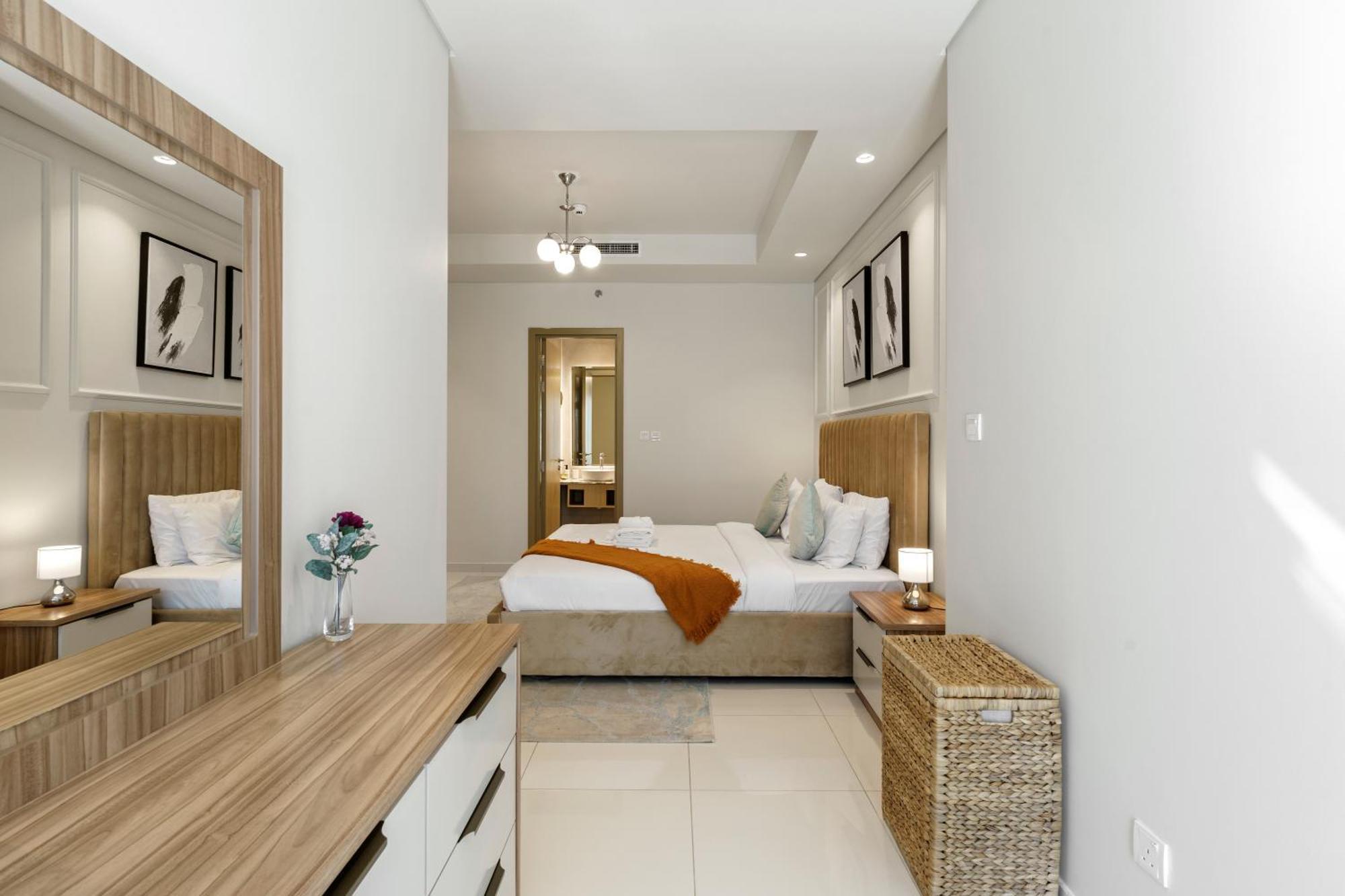 Stunning 2br With Burj Views Infinity Pool Apartment Dubai
