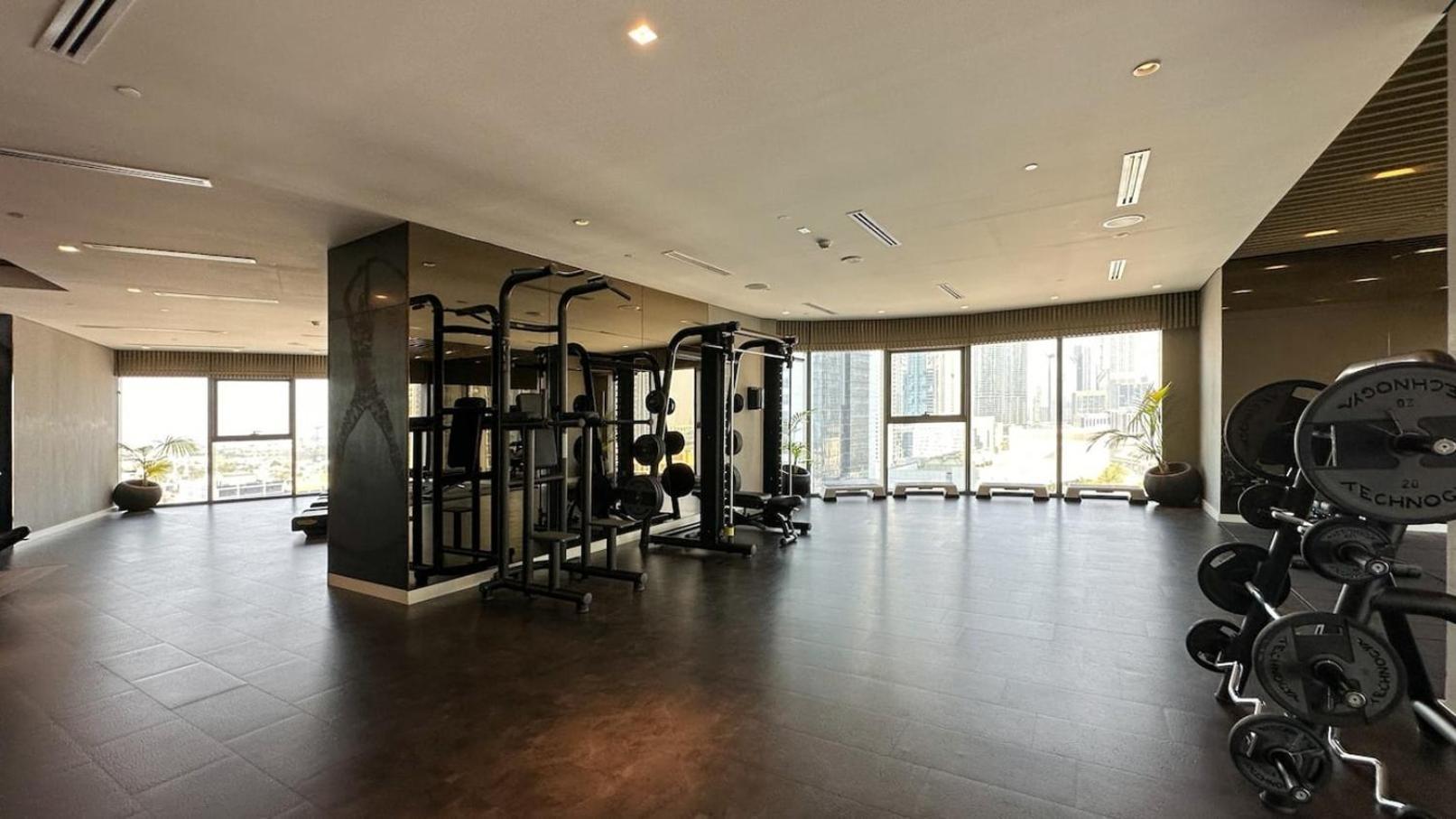 Stunning 2br With Burj Views Infinity Pool Apartment