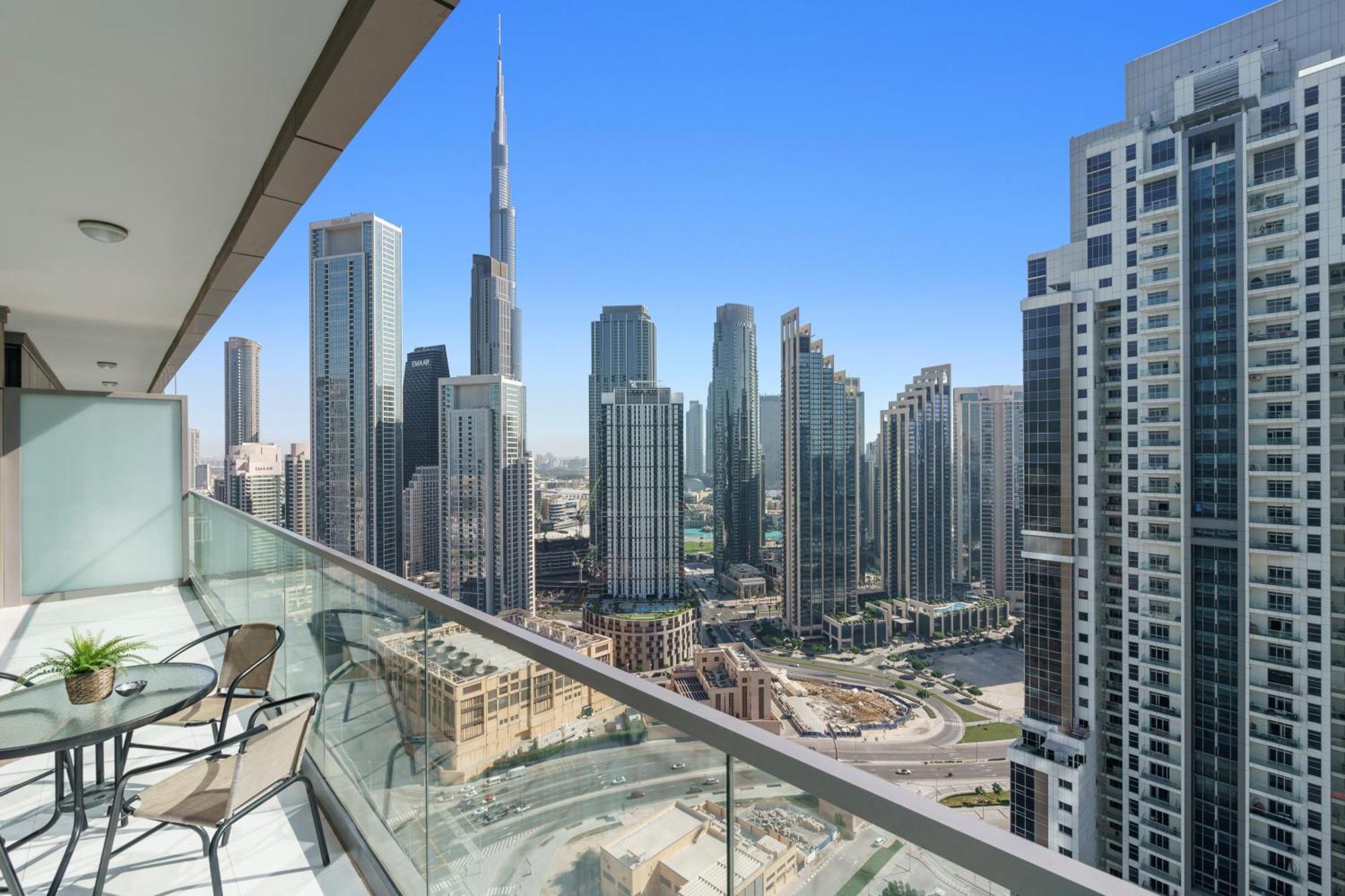 Stunning 2br With Burj Views Infinity Pool Dubai