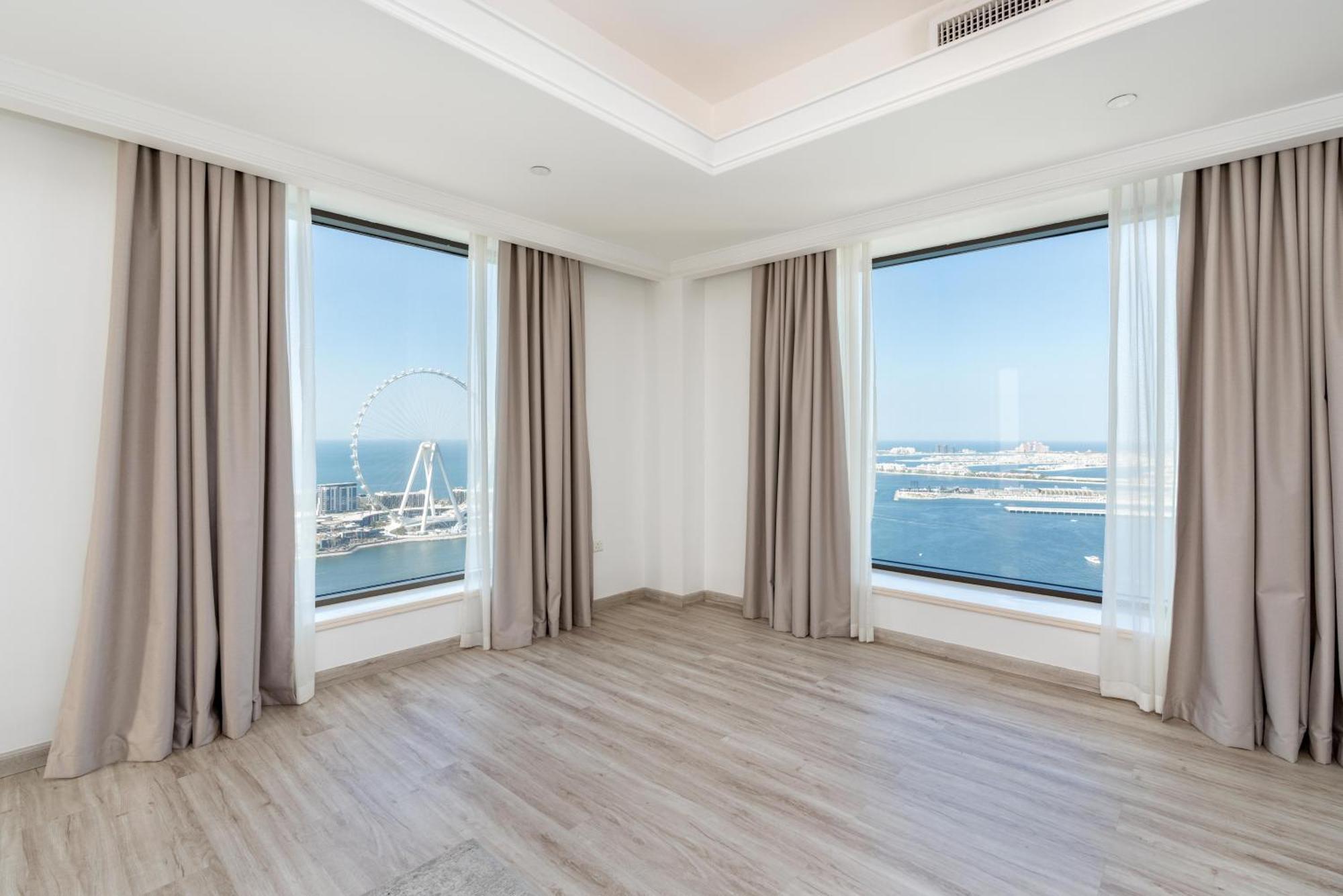 Huge Penthouse With Yacht Included And Private Pool!!!