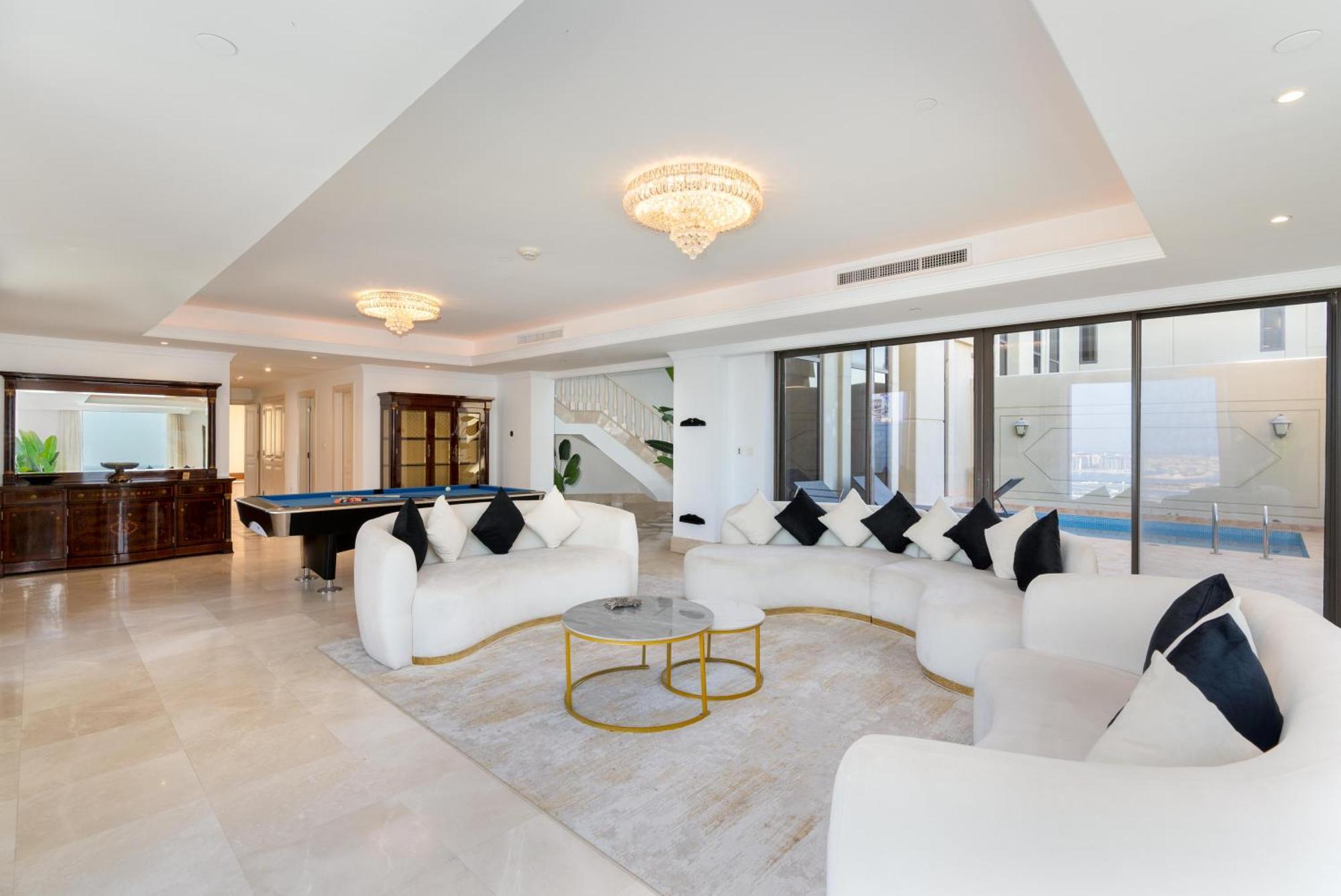 Huge Penthouse With Yacht Included And Private Pool!!!