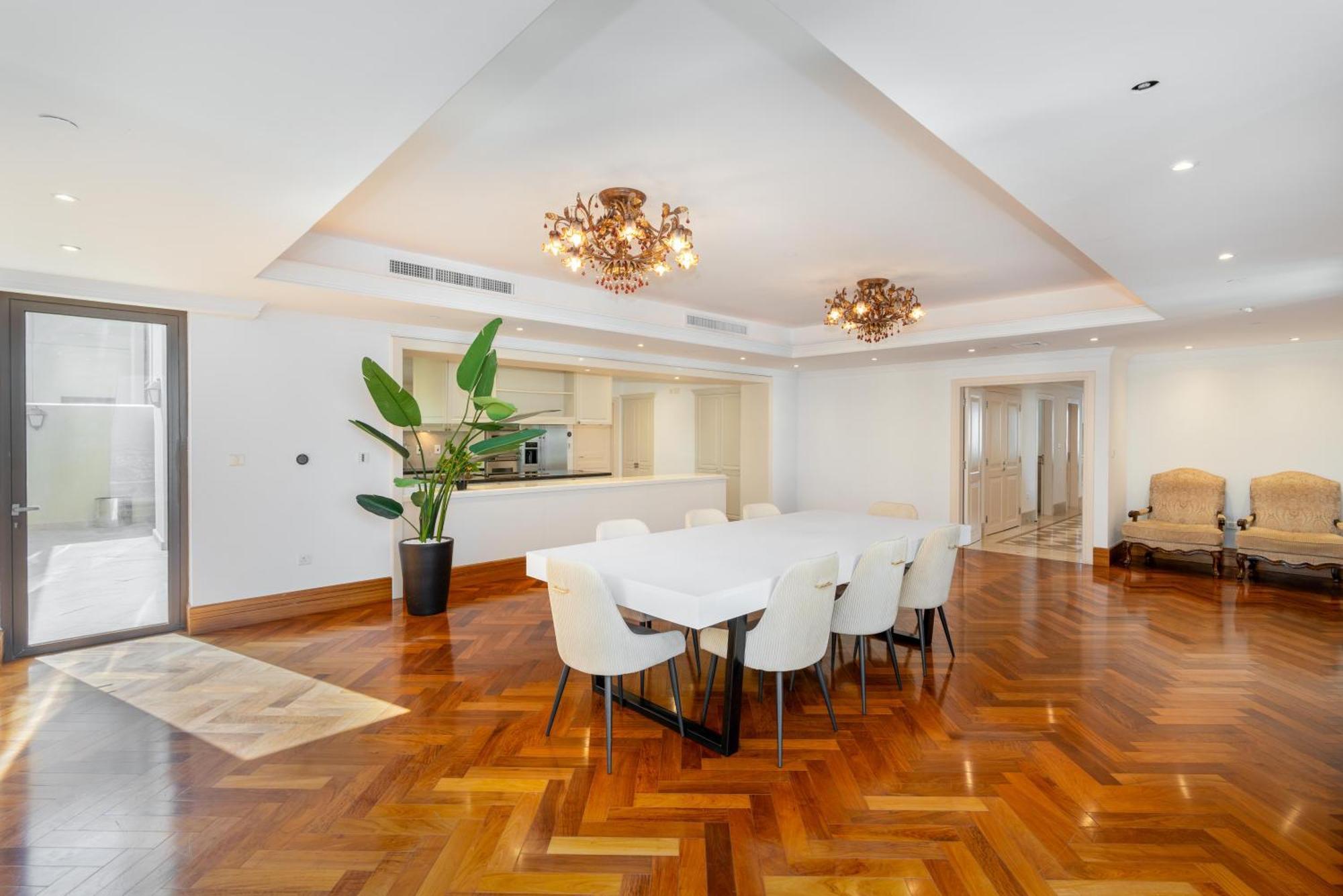 Huge Penthouse With Yacht Included And Private Pool!!! *