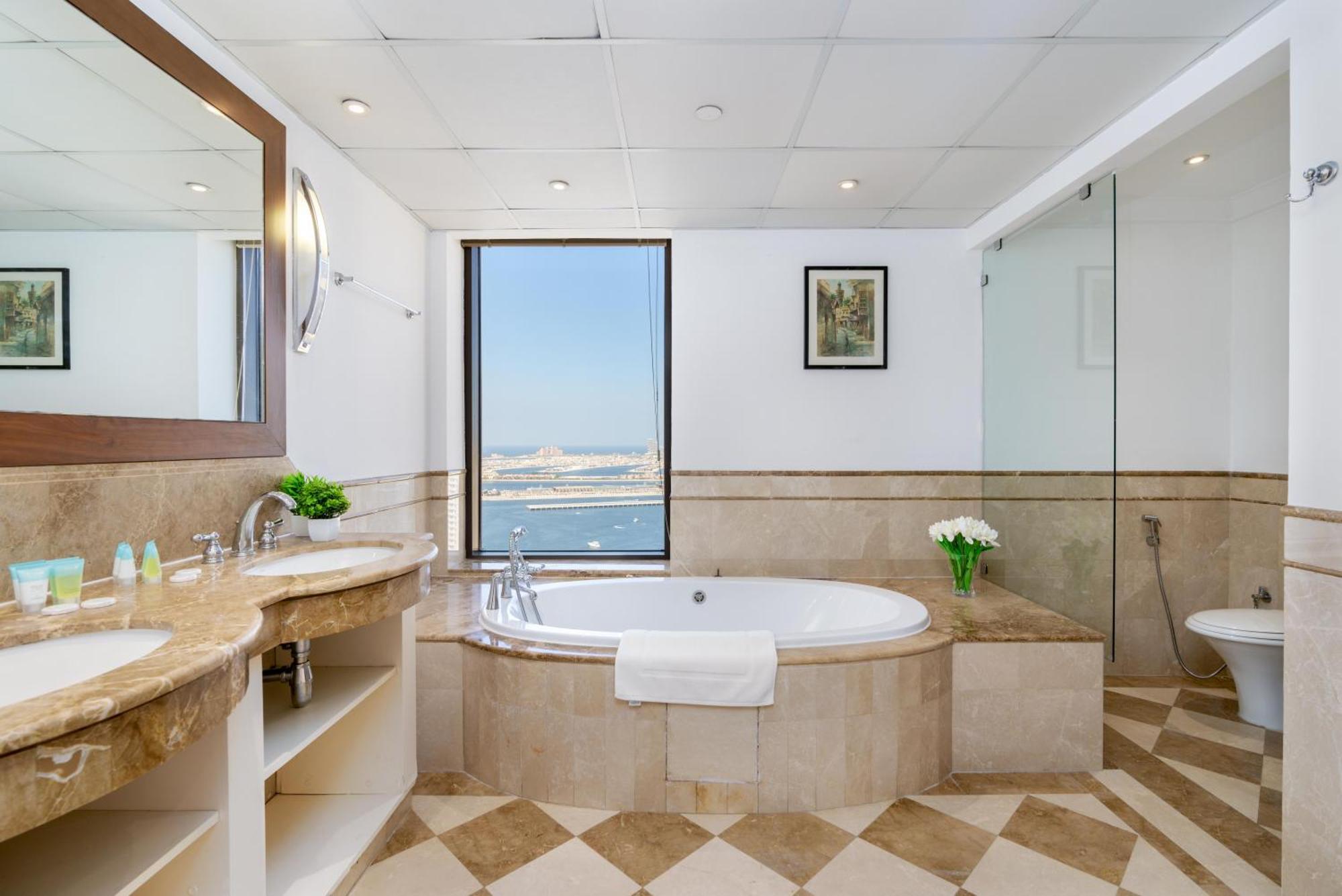 Huge Penthouse With Yacht Included And Private Pool!!! Dubai