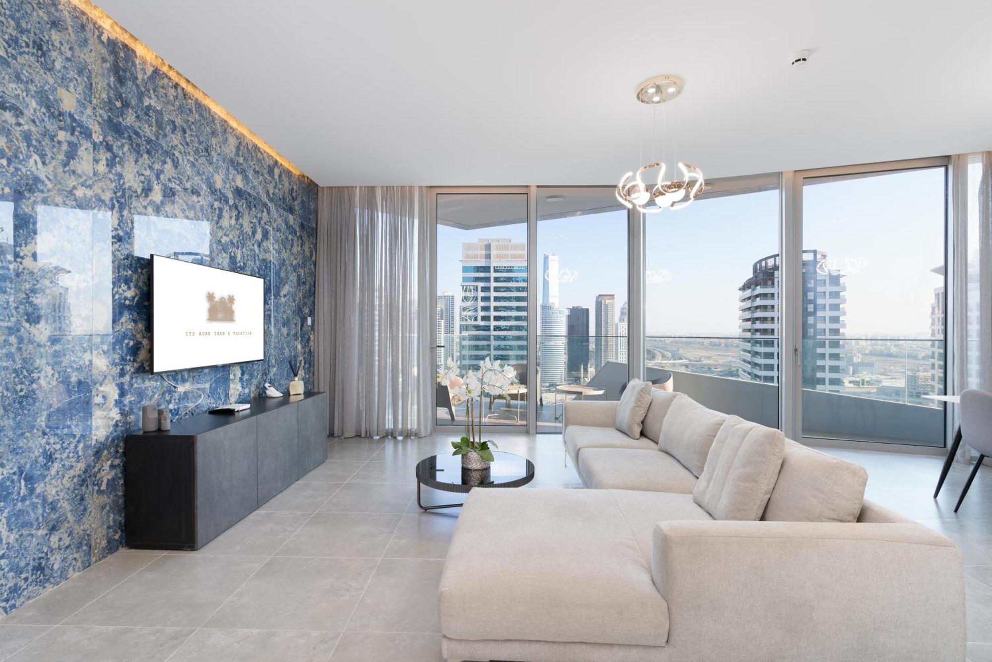 Chic Waterfront Escape With Stunning Views In Stella Maris, Marina *