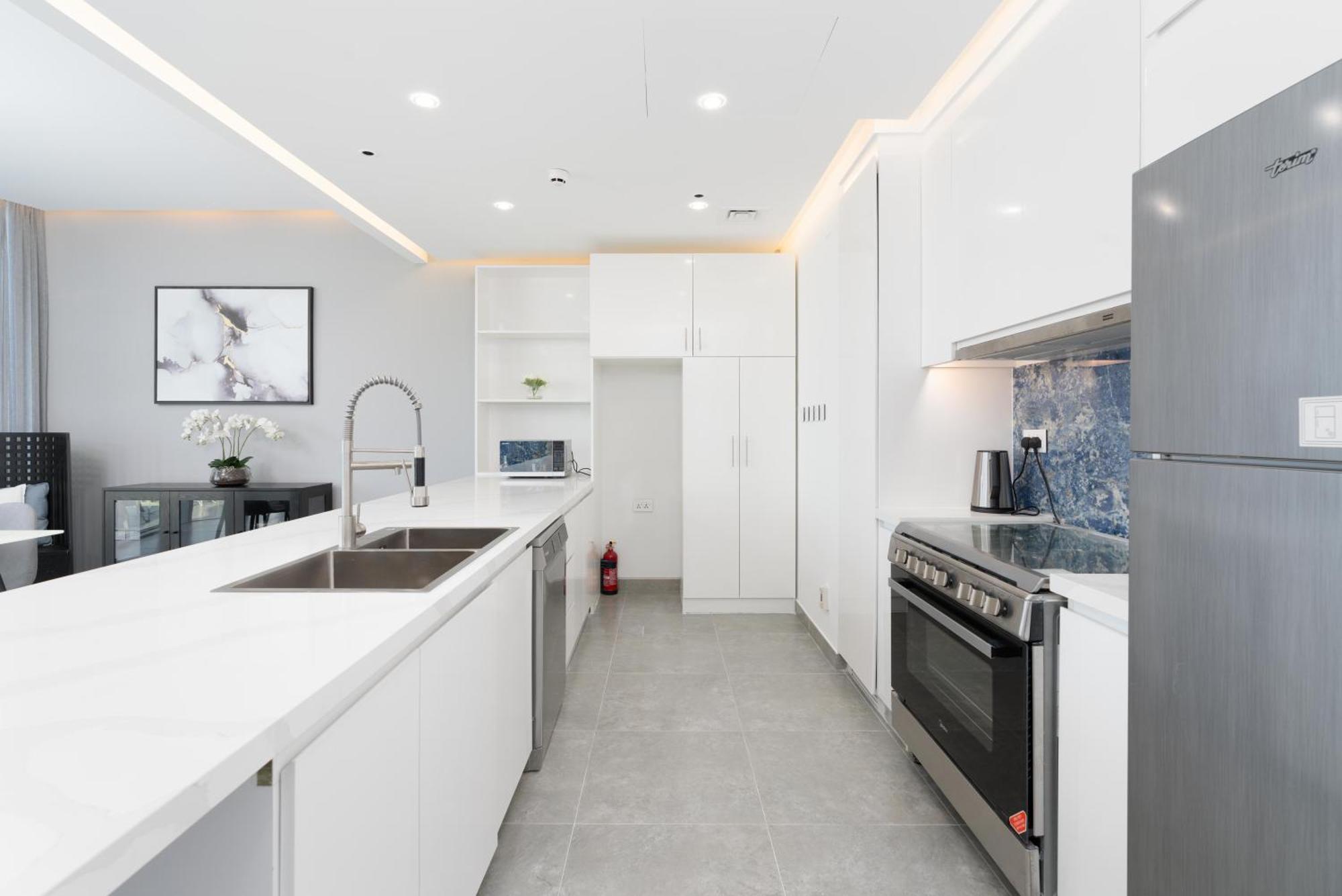 Chic Waterfront Escape With Stunning Views In Stella Maris, Marina Dubai