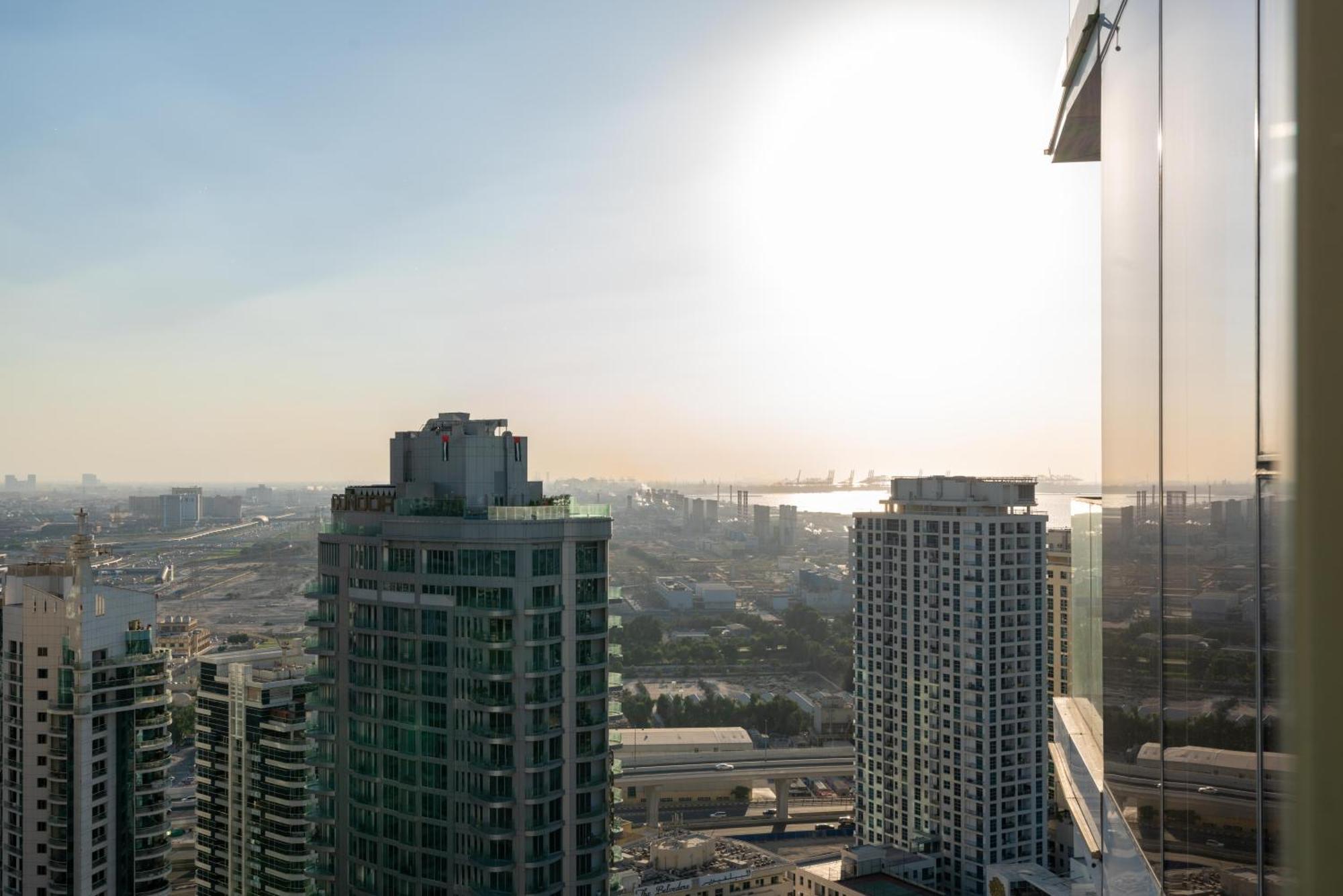 Chic Waterfront Escape With Stunning Views In Stella Maris, Marina * Dubai