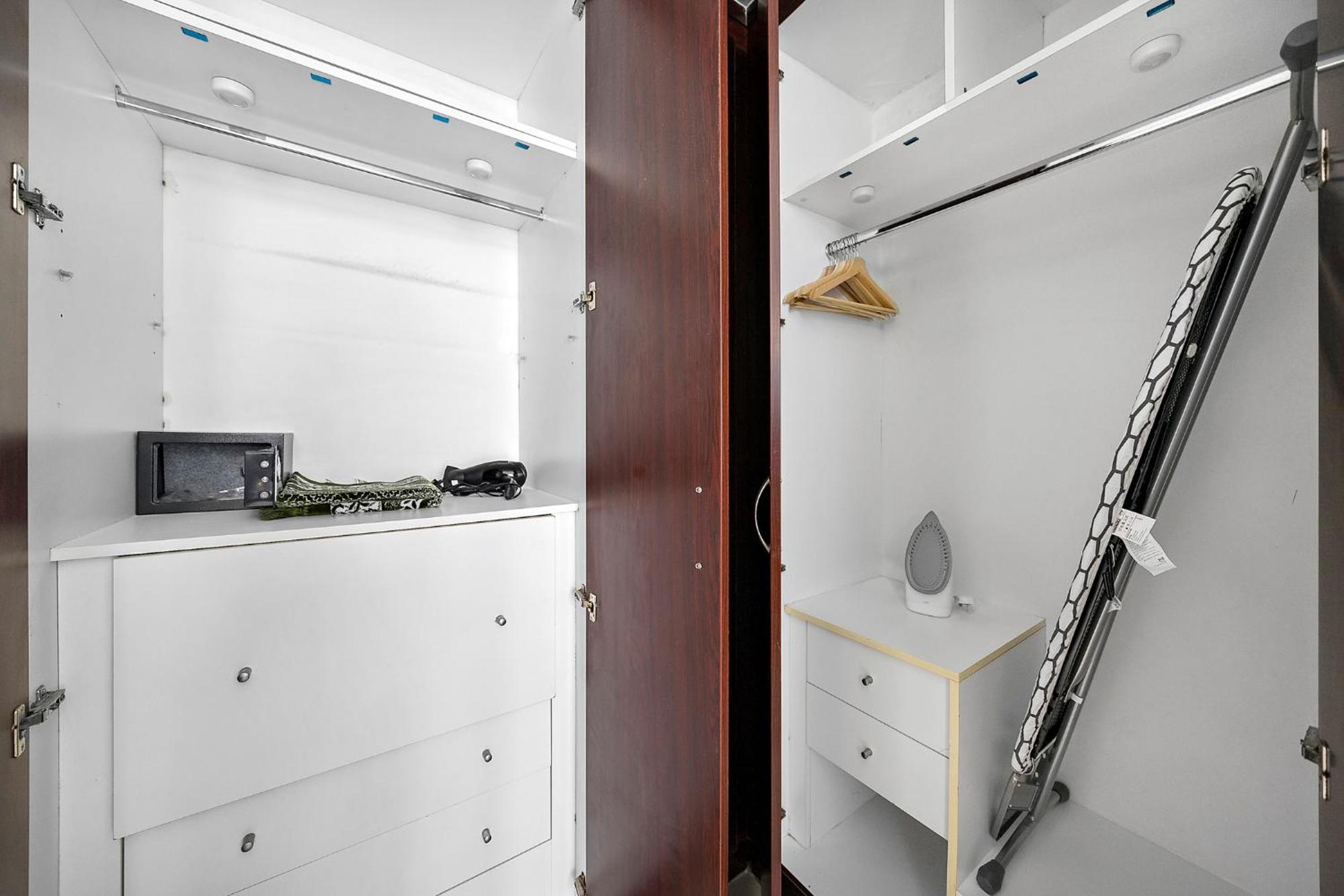 Newly-furnished 1br At Dec Tower 2