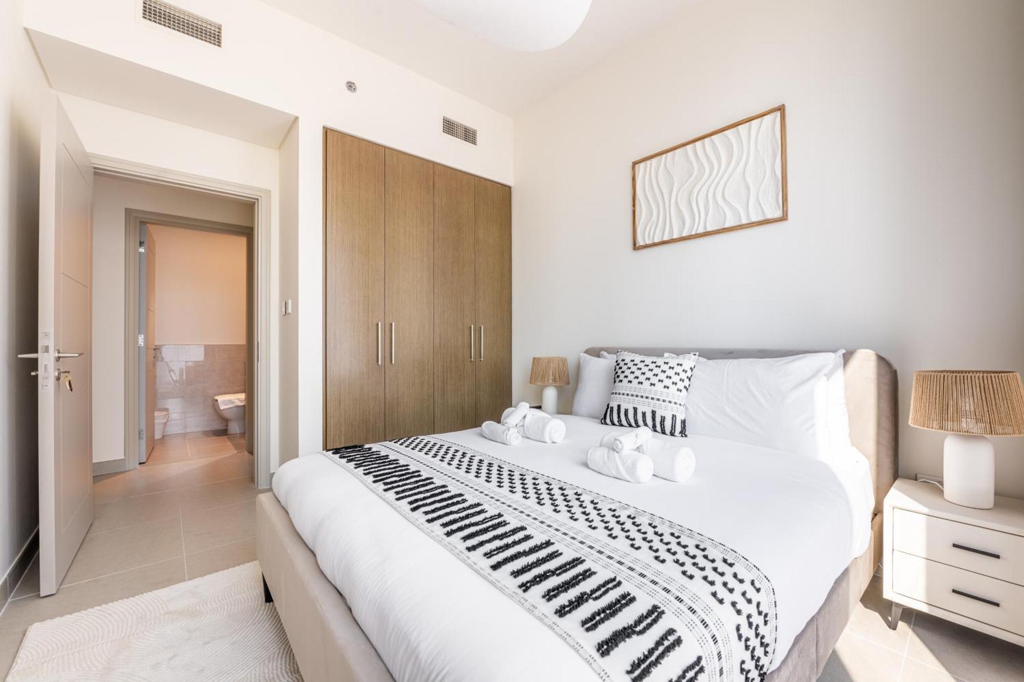 Apartment Luxury 3br And Maid Tower 1 With Fountain View Dubai