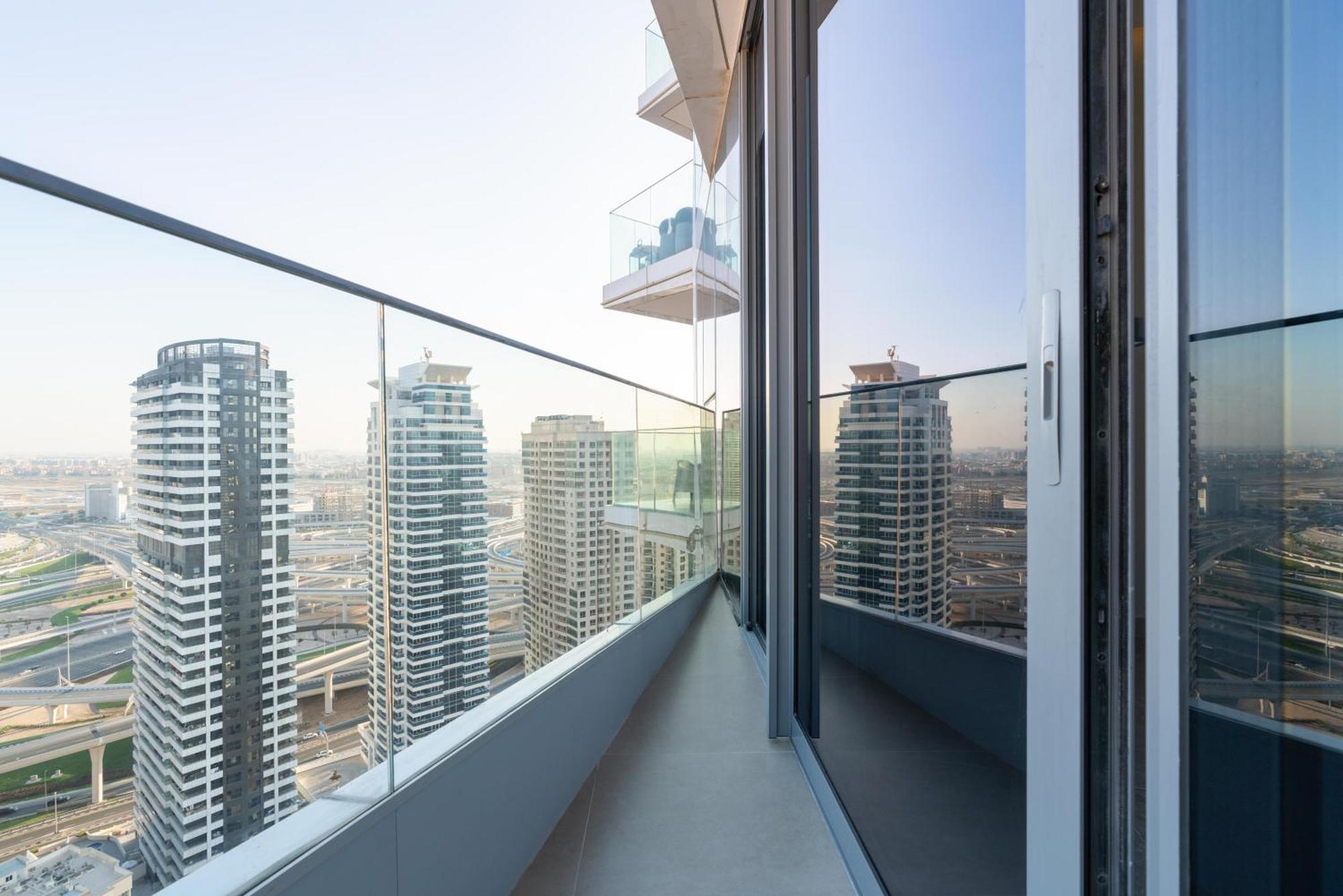 Chic Waterfront Escape With Stunning Views In Stella Maris, Marina Dubai